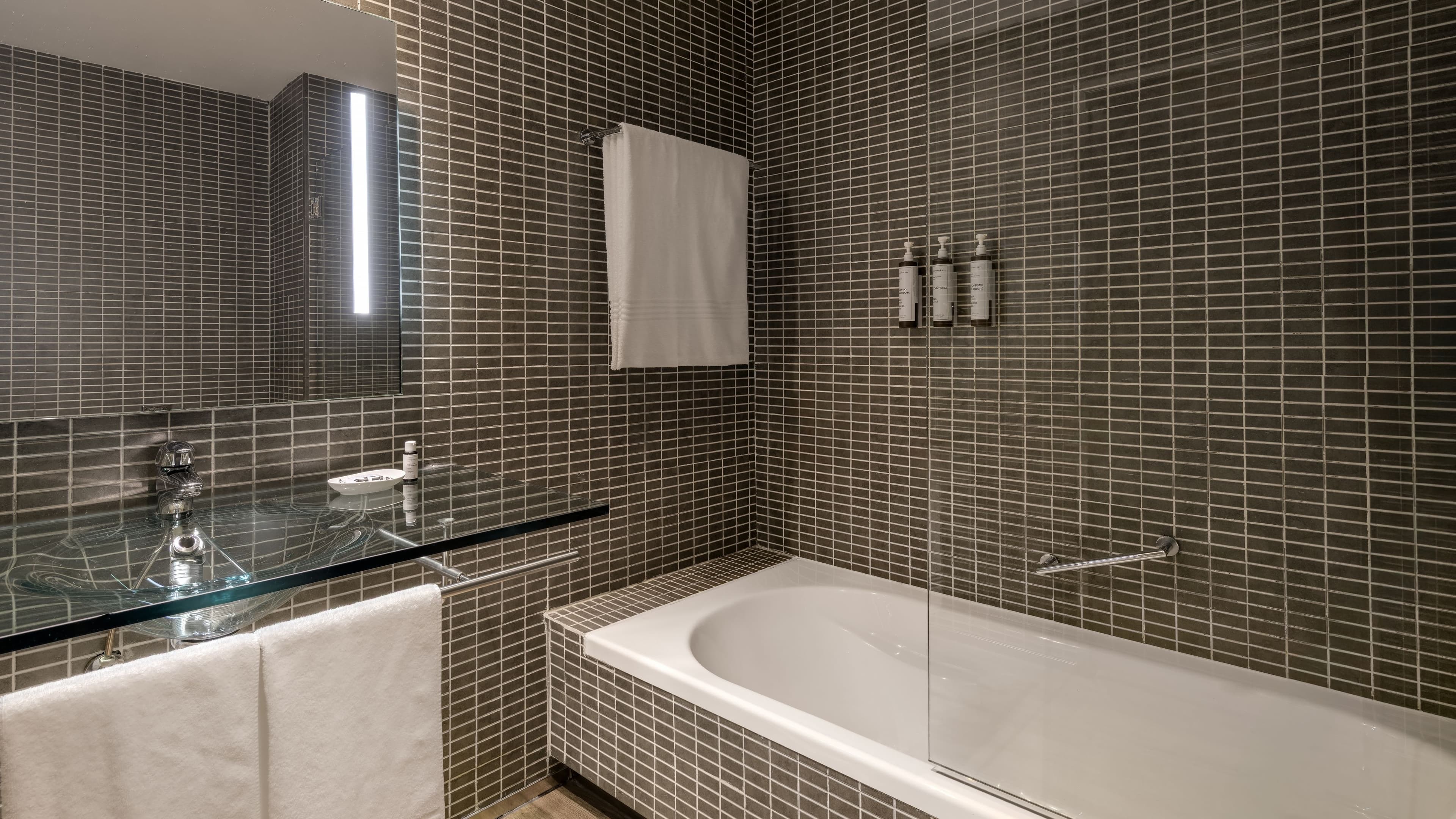 Standard Queen - Image 8