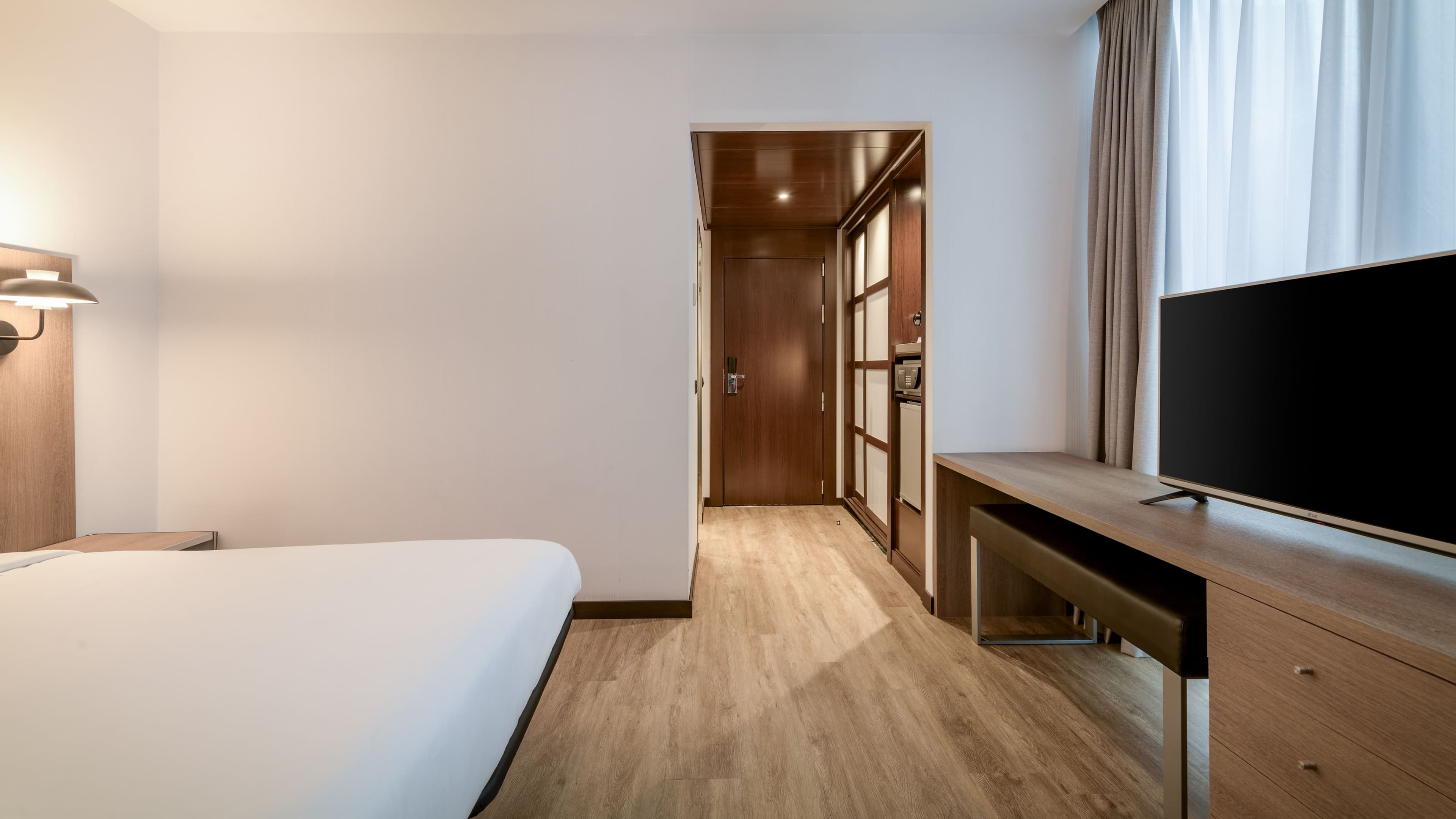 Standard Queen - Image 5