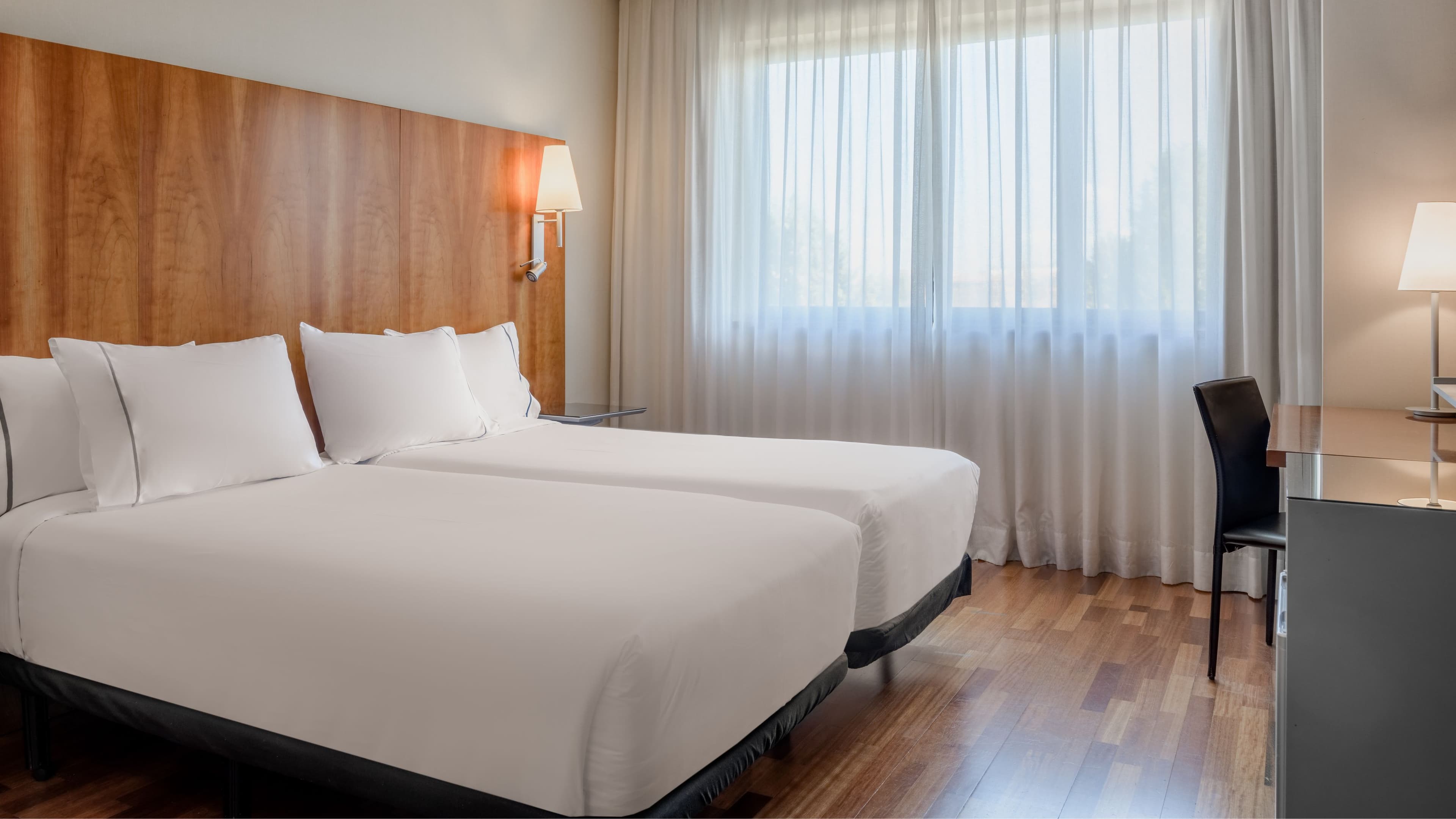 Standard Twin - Image 1