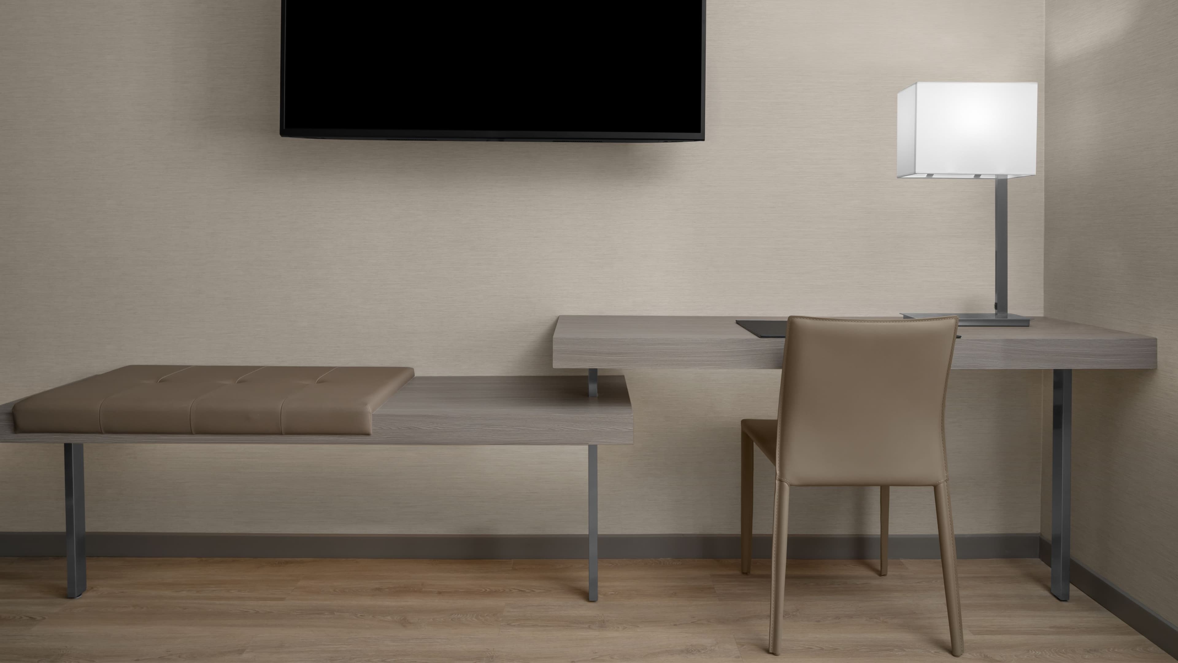 King with In Room Vanity - Image 6