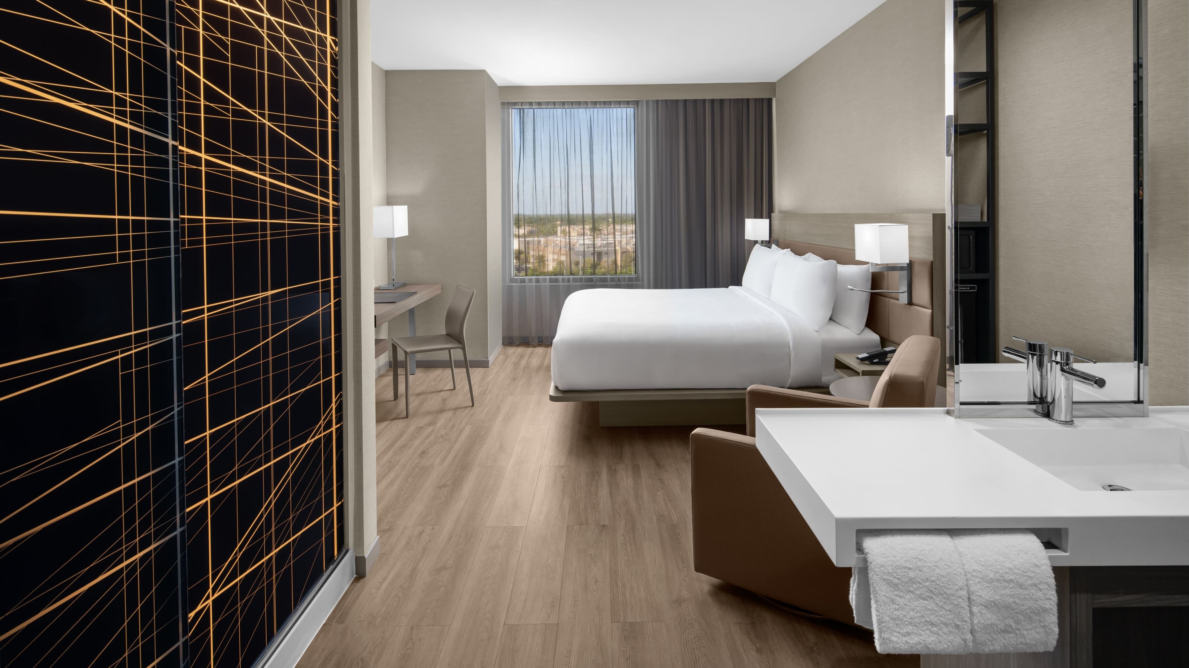 King with In Room Vanity - Image 1