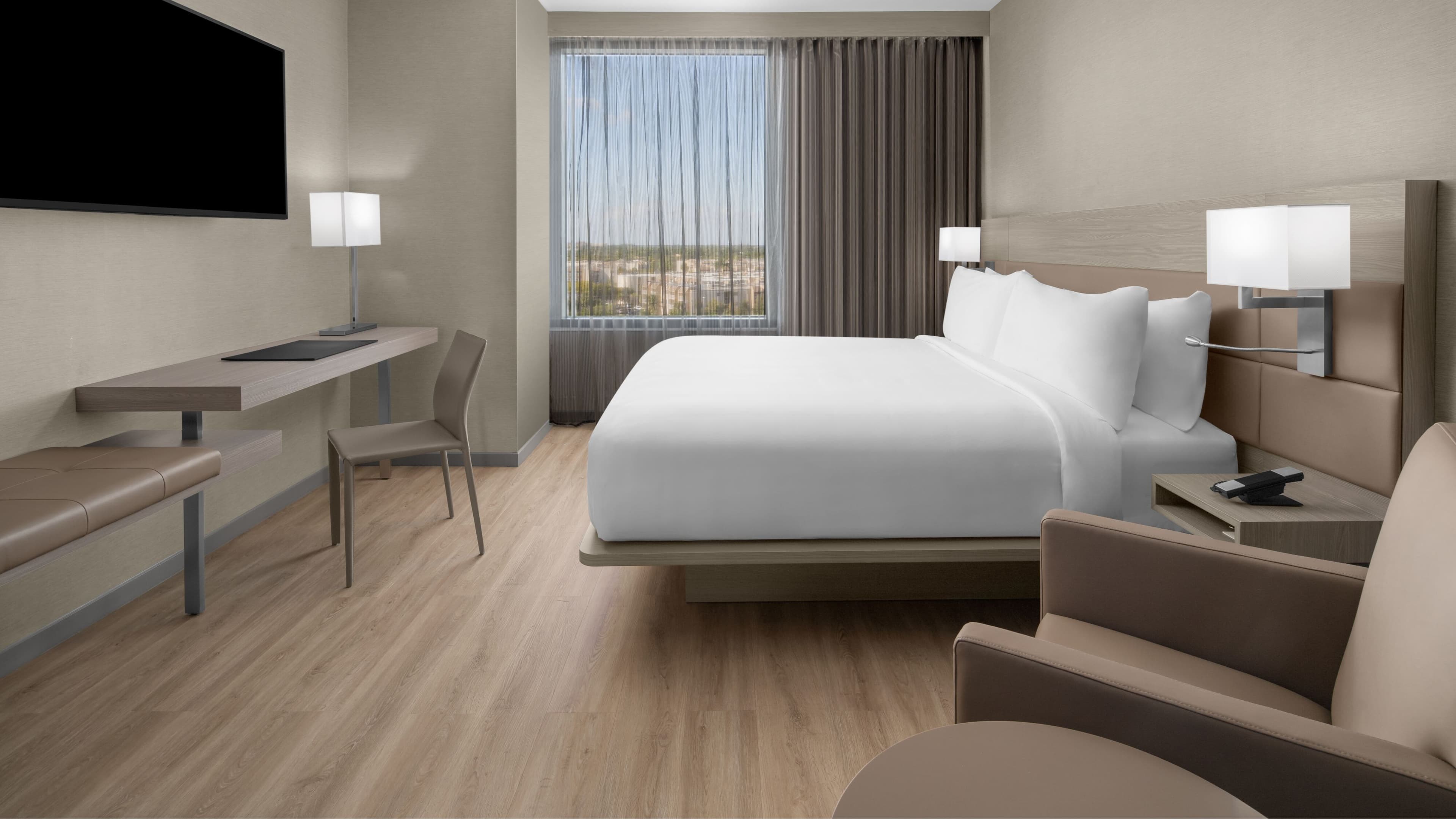 King with In Room Vanity - Image 3