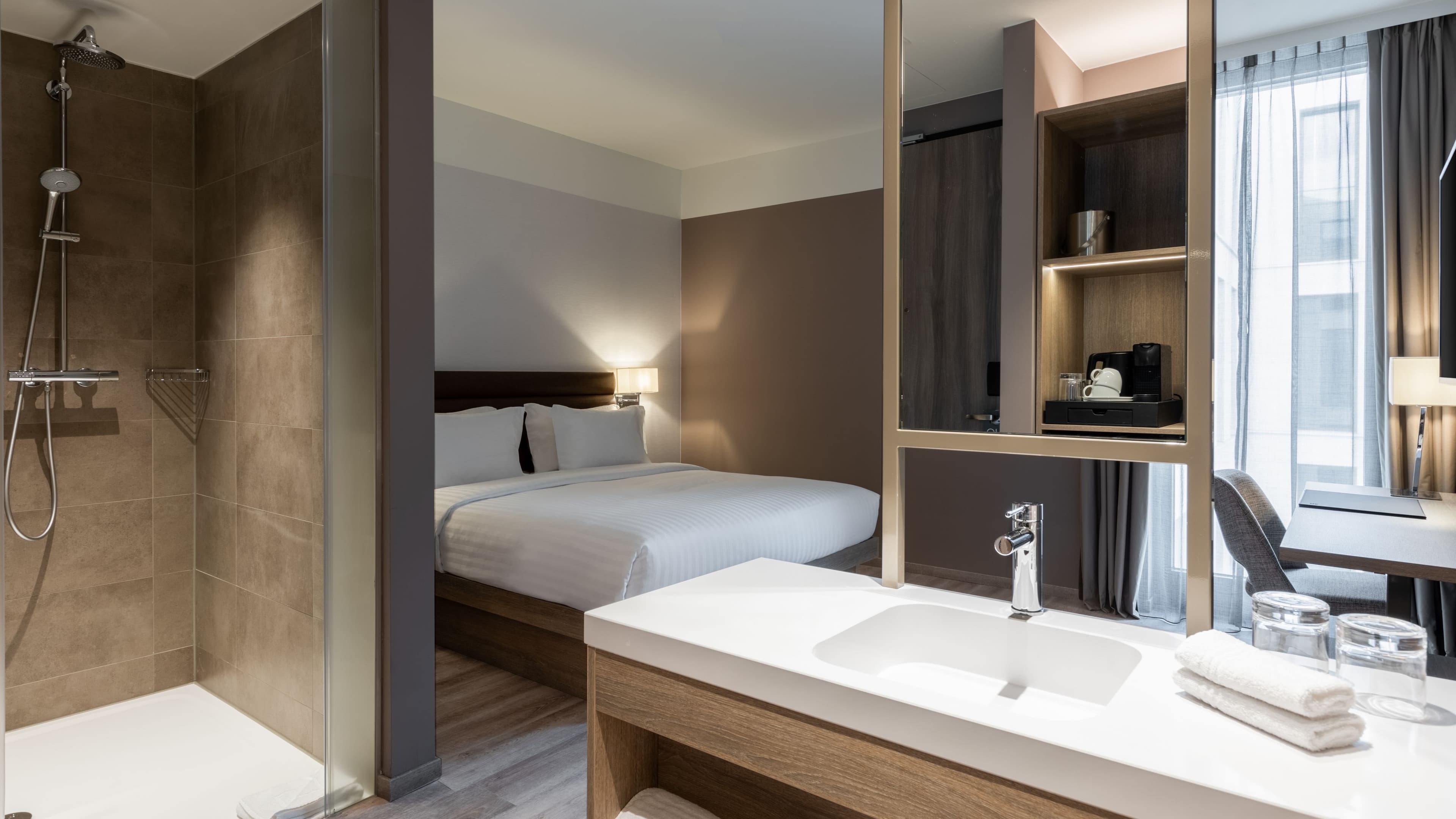 Guest Room - Image 3