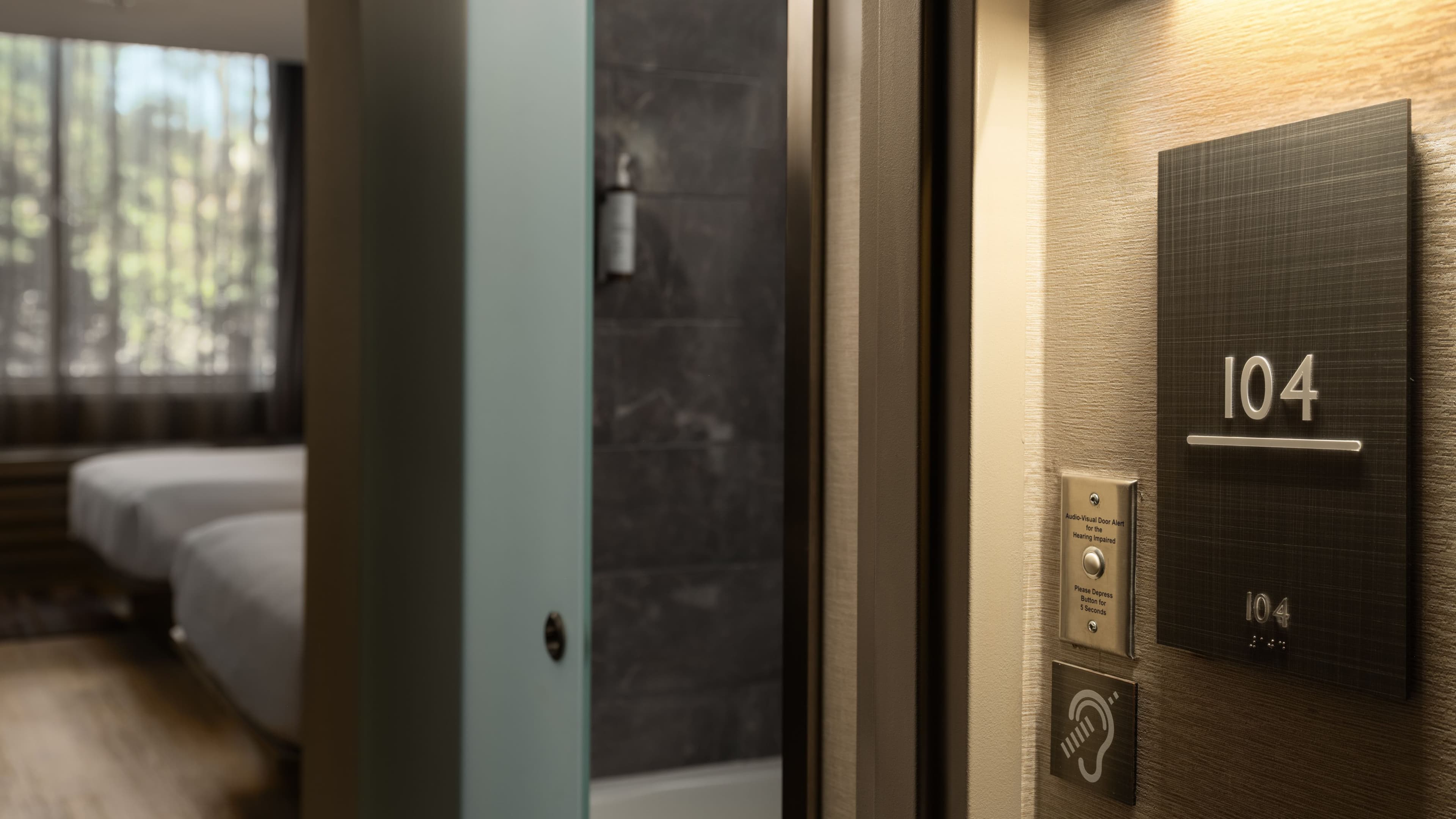 Queen/Queen Guest Room - Image 3