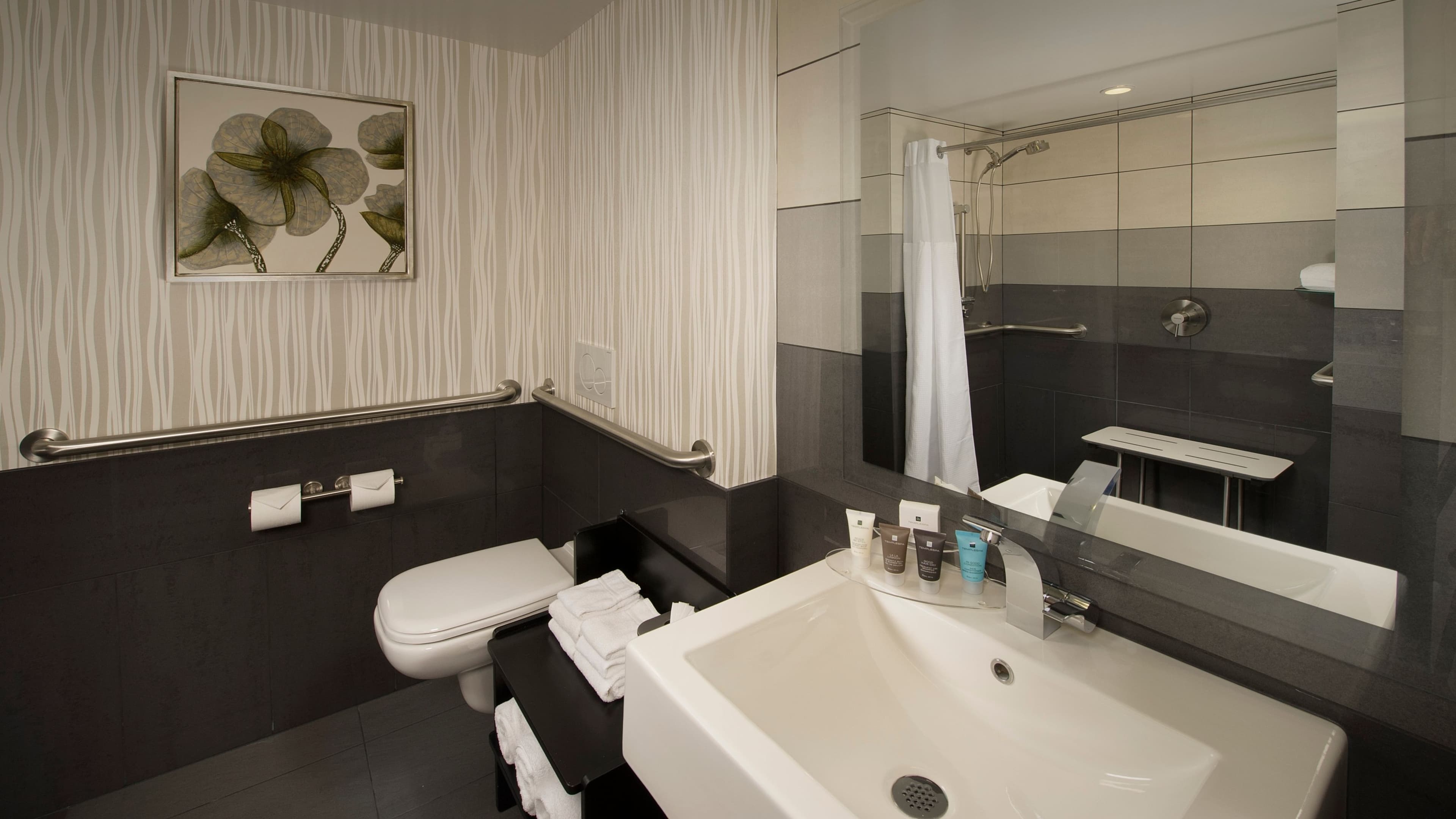 Guest Room - Image 3