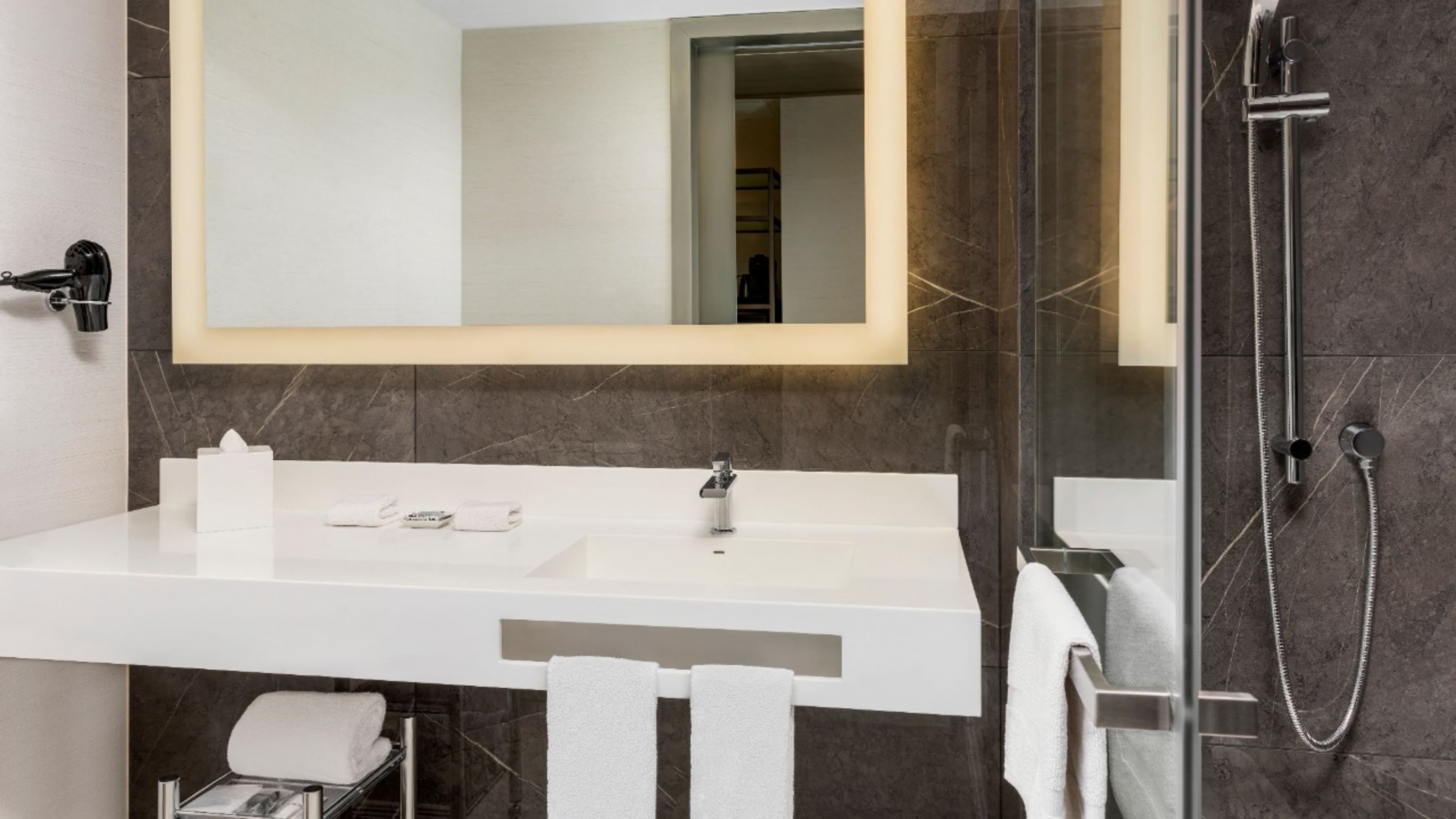 AC Guest Room Double - Image 5