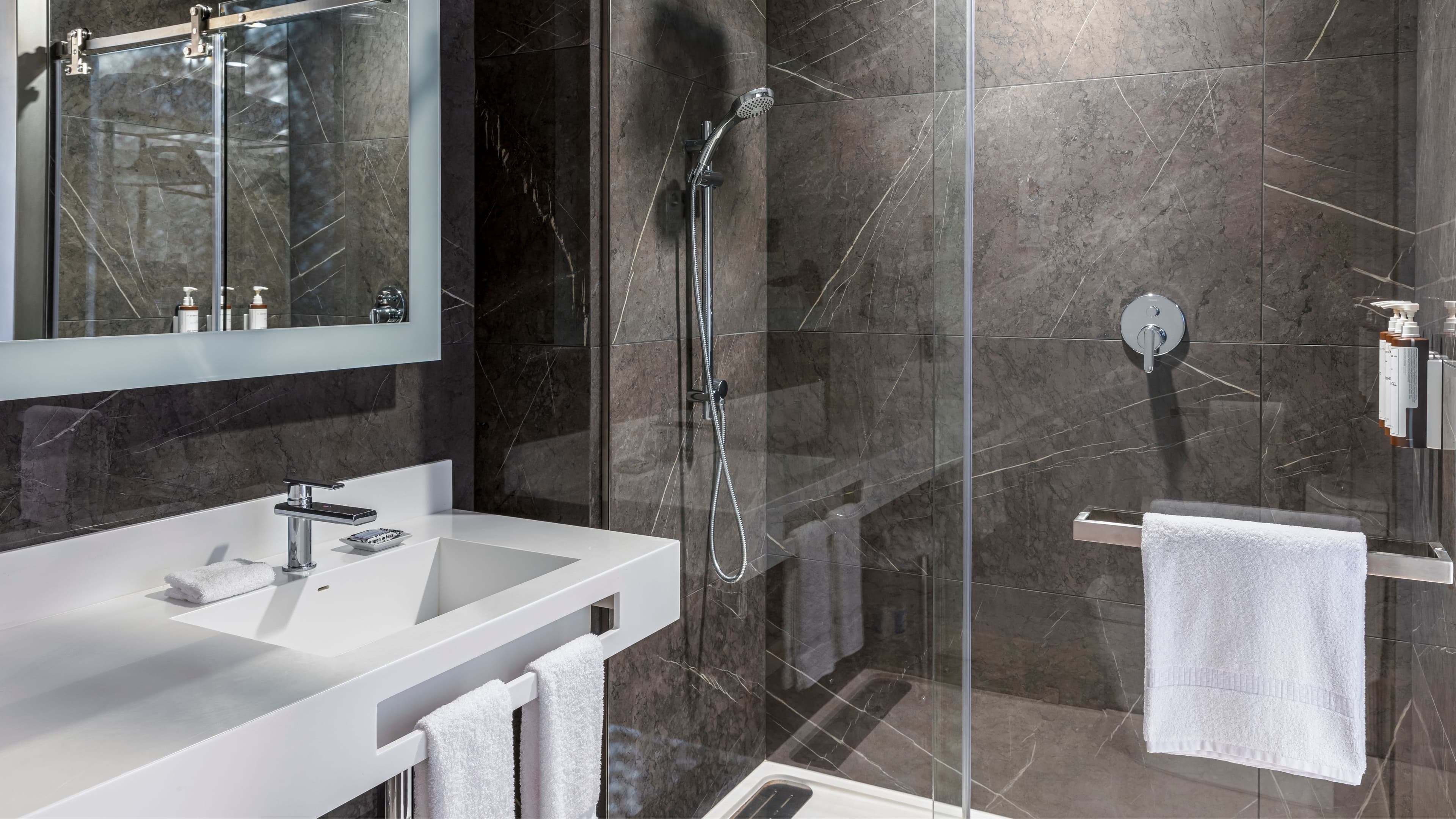 AC Guest Room Double - Image 4