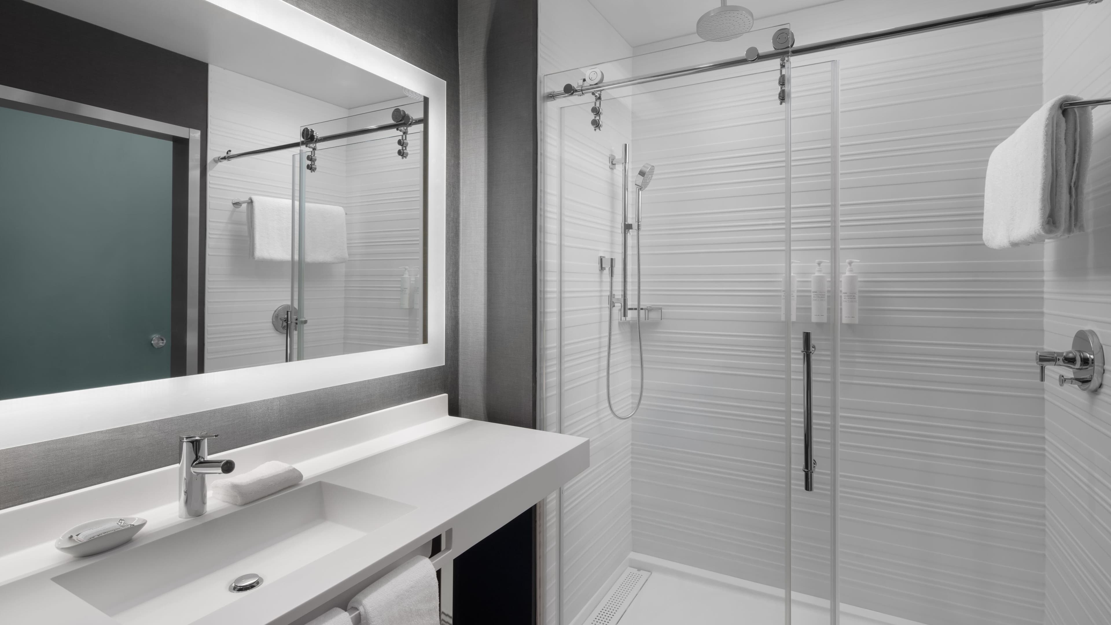 King Guest Room - Image 6