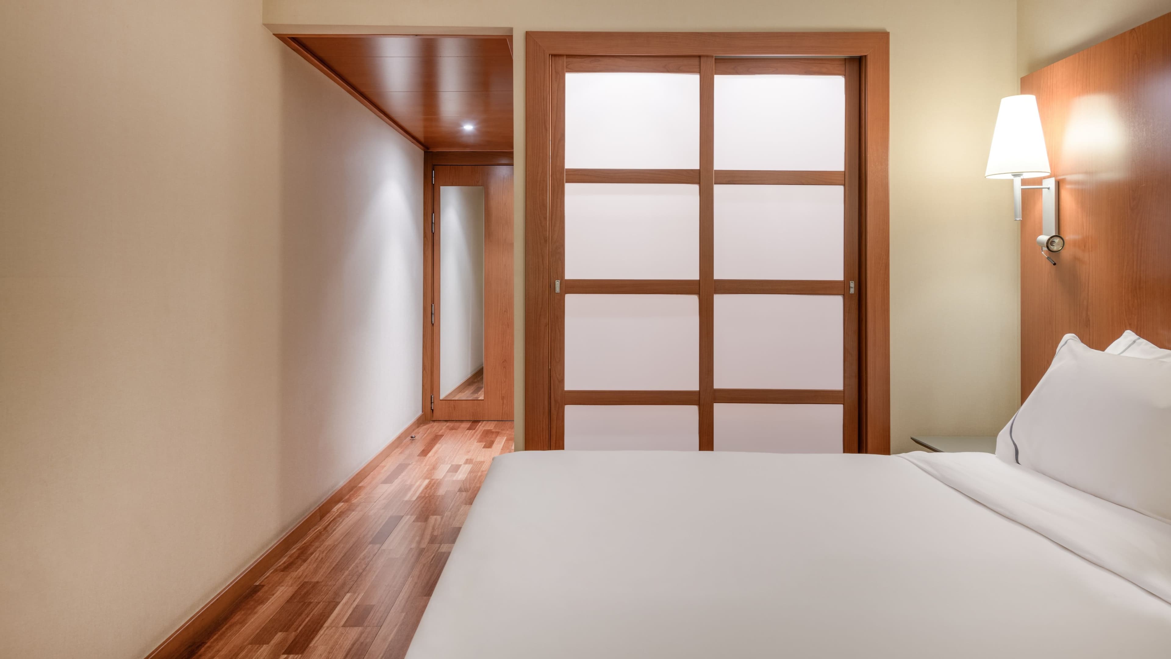 Standard Queen - Image 1