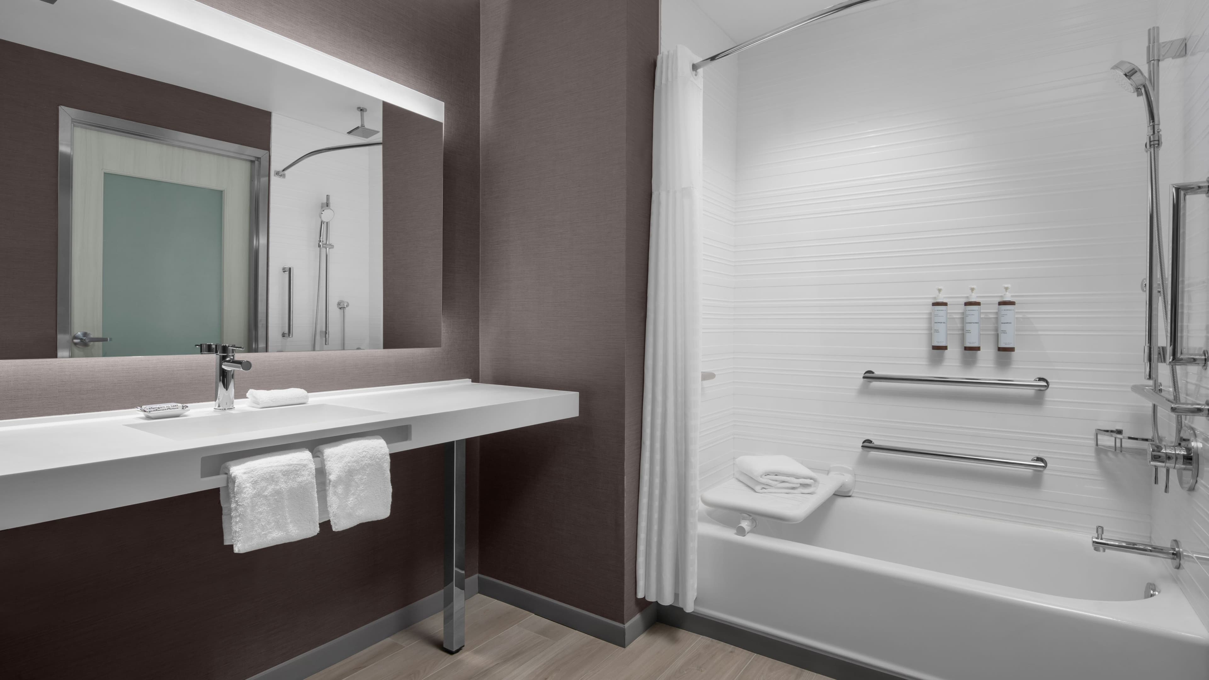 King Guest Room - Image 8