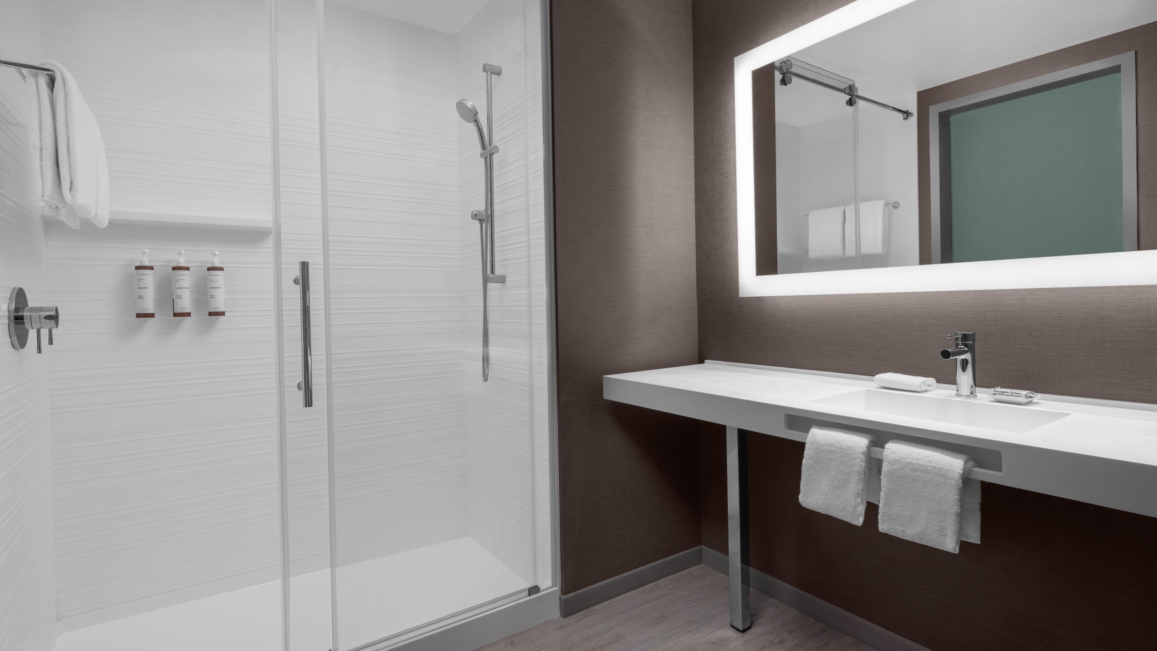 King Guest Room - Image 7