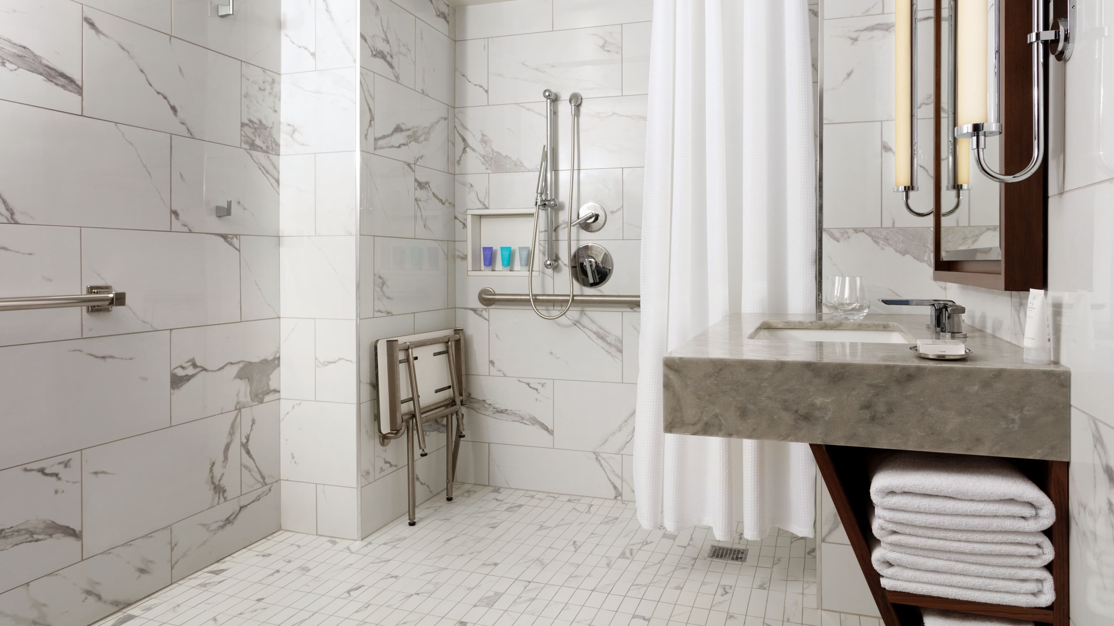 City View Room 2 Queens - Image 7