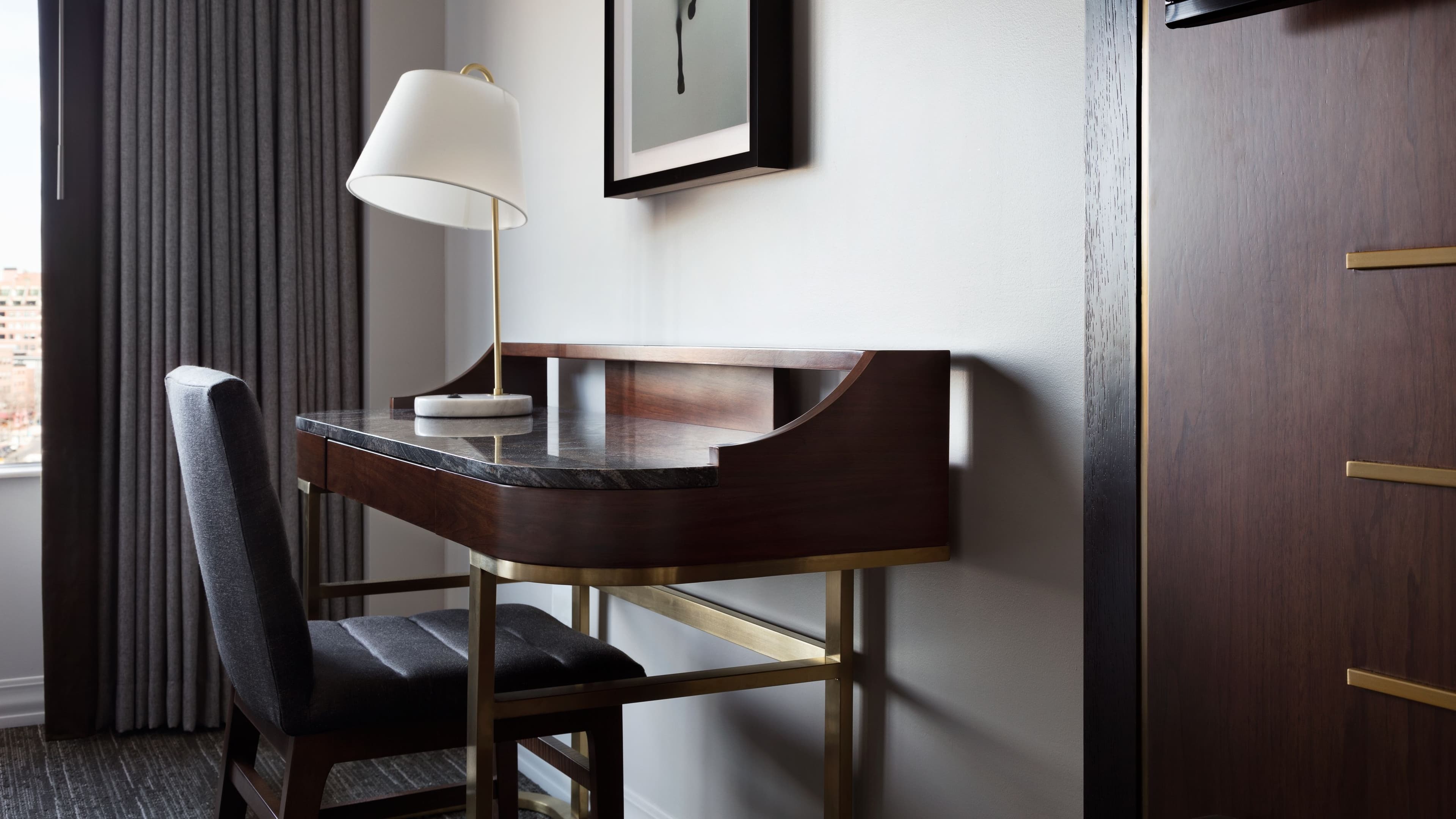 City View Room 2 Queens - Image 3