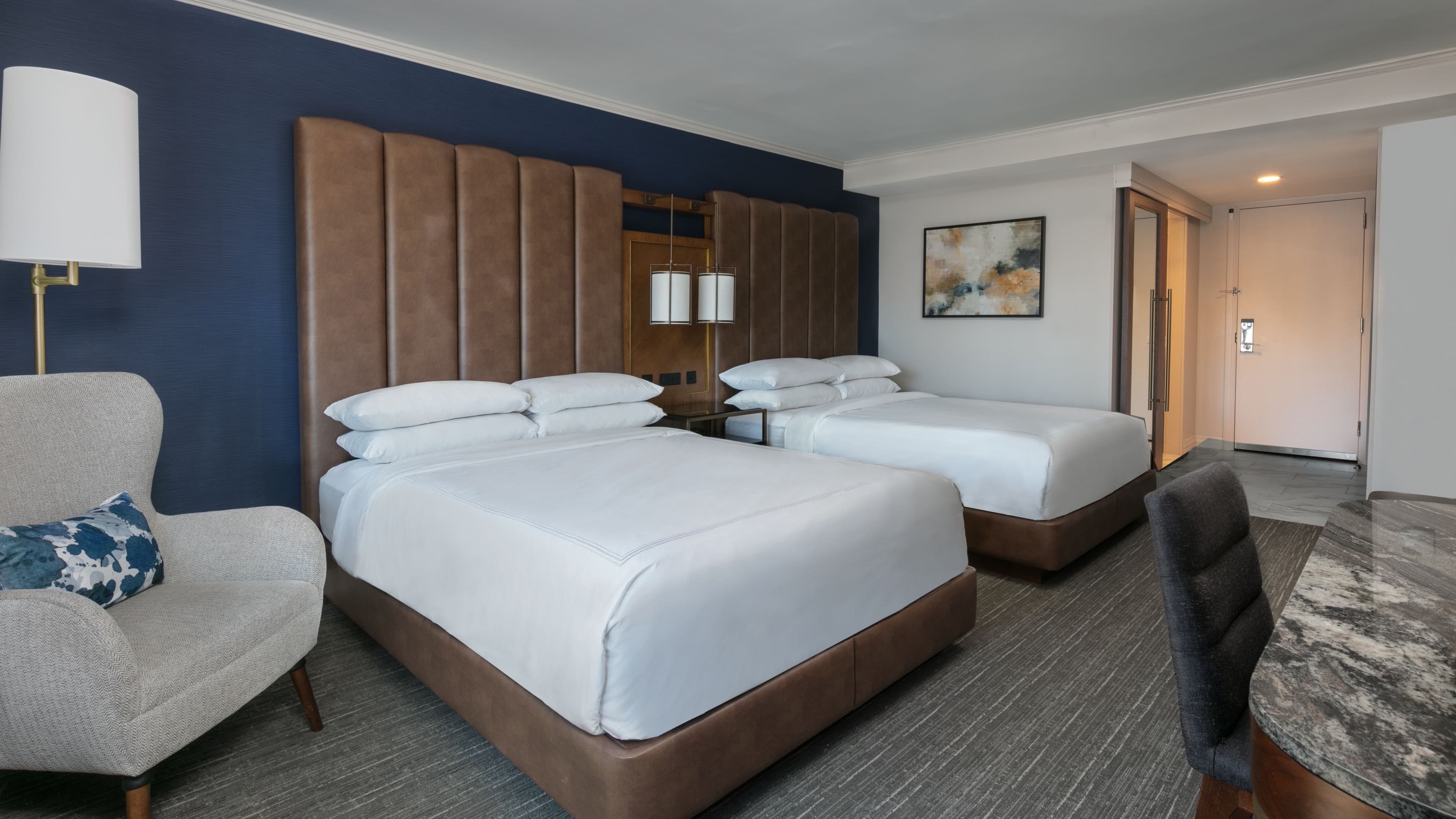 City View Room 2 Queens - Image 1