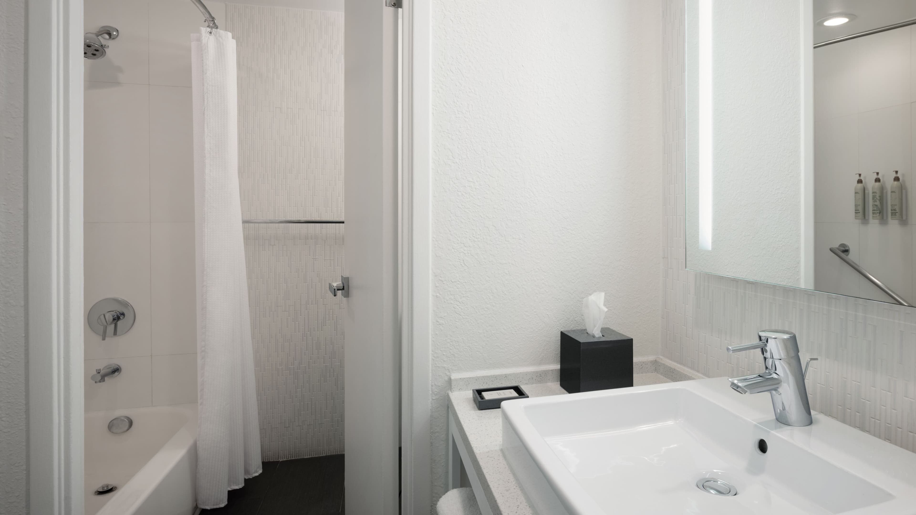 King with Bunk Beds - Image 1