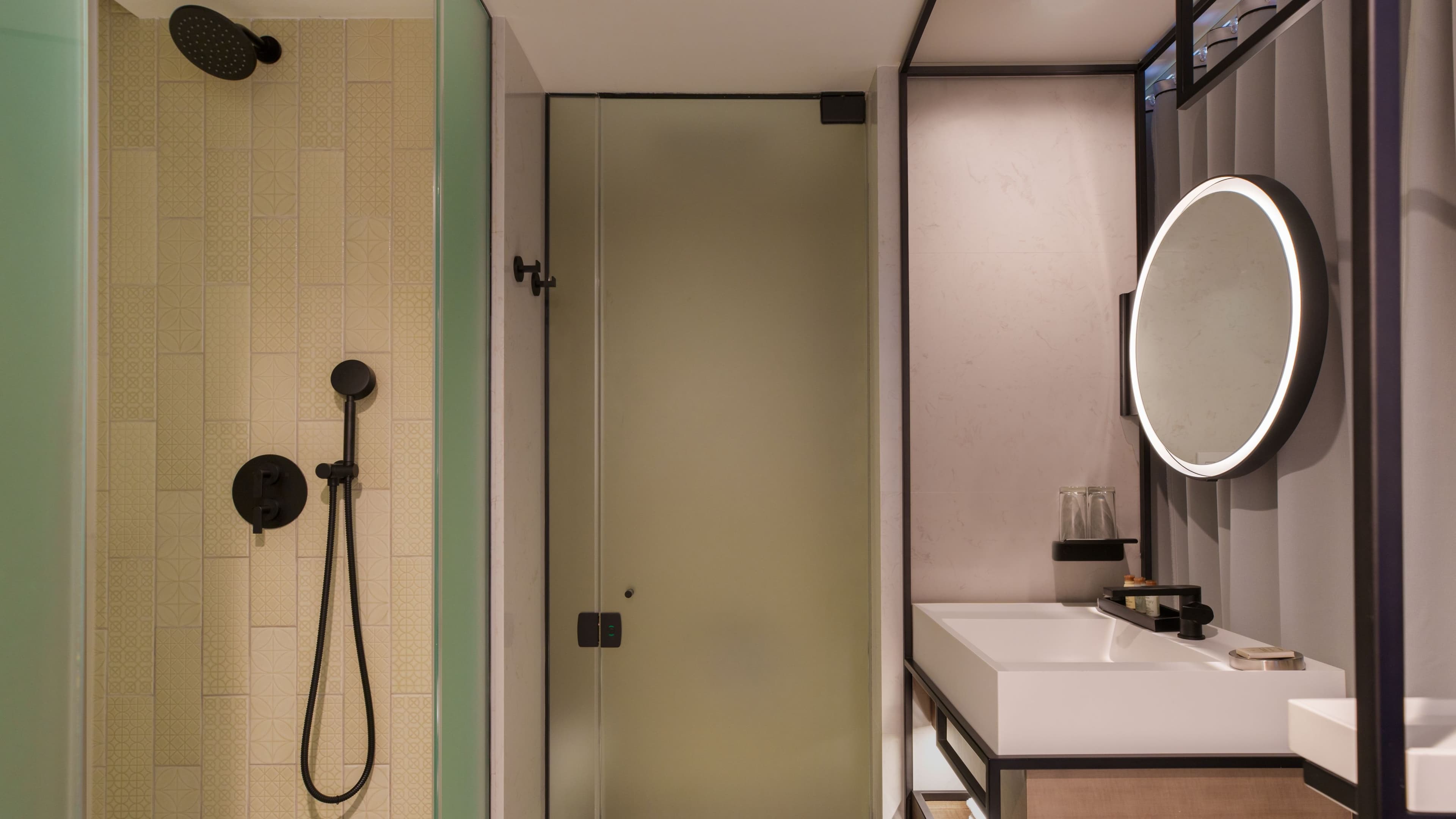 Standard Double Room - Image 5