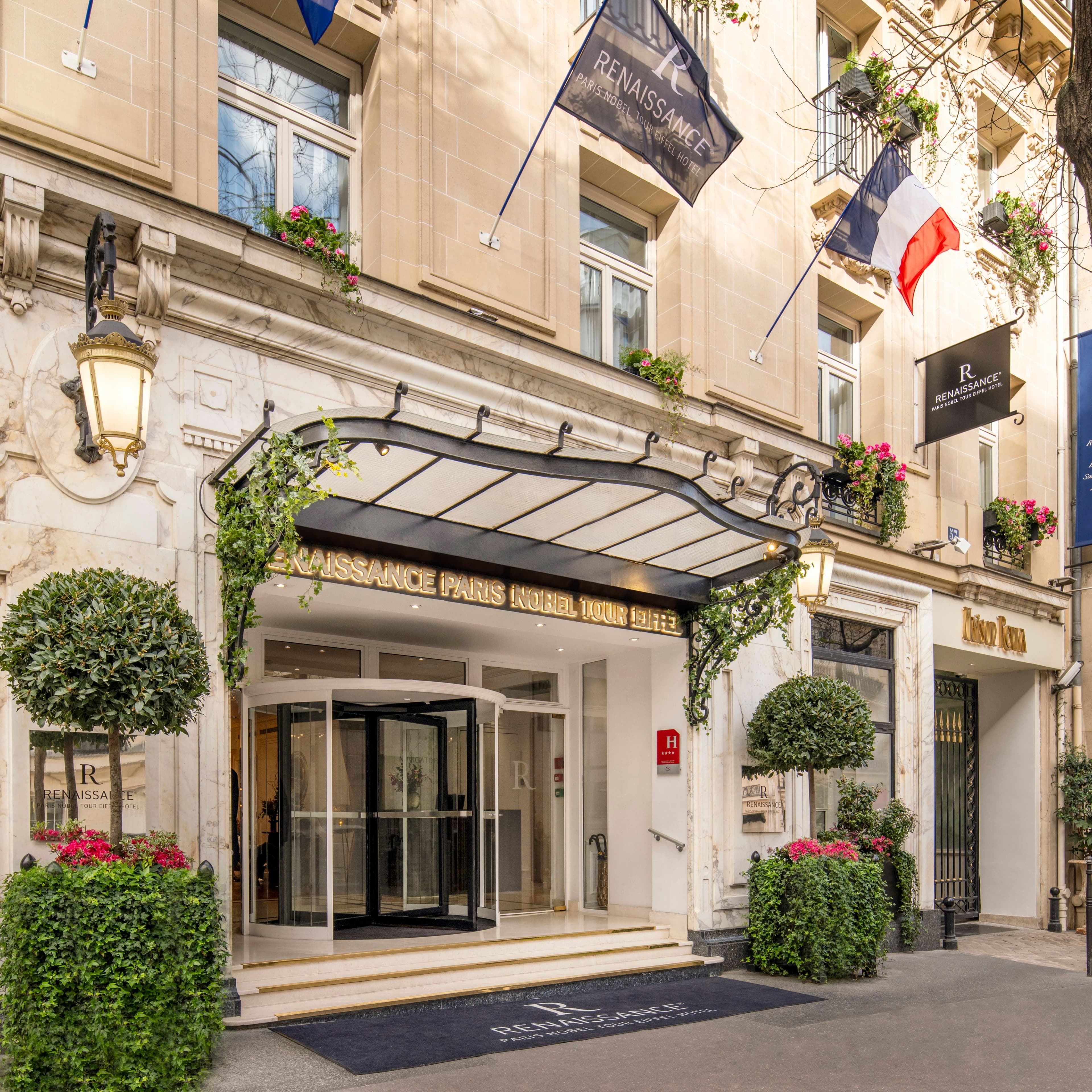 Renaissance Paris Nobel Tour Eiffel Hotel