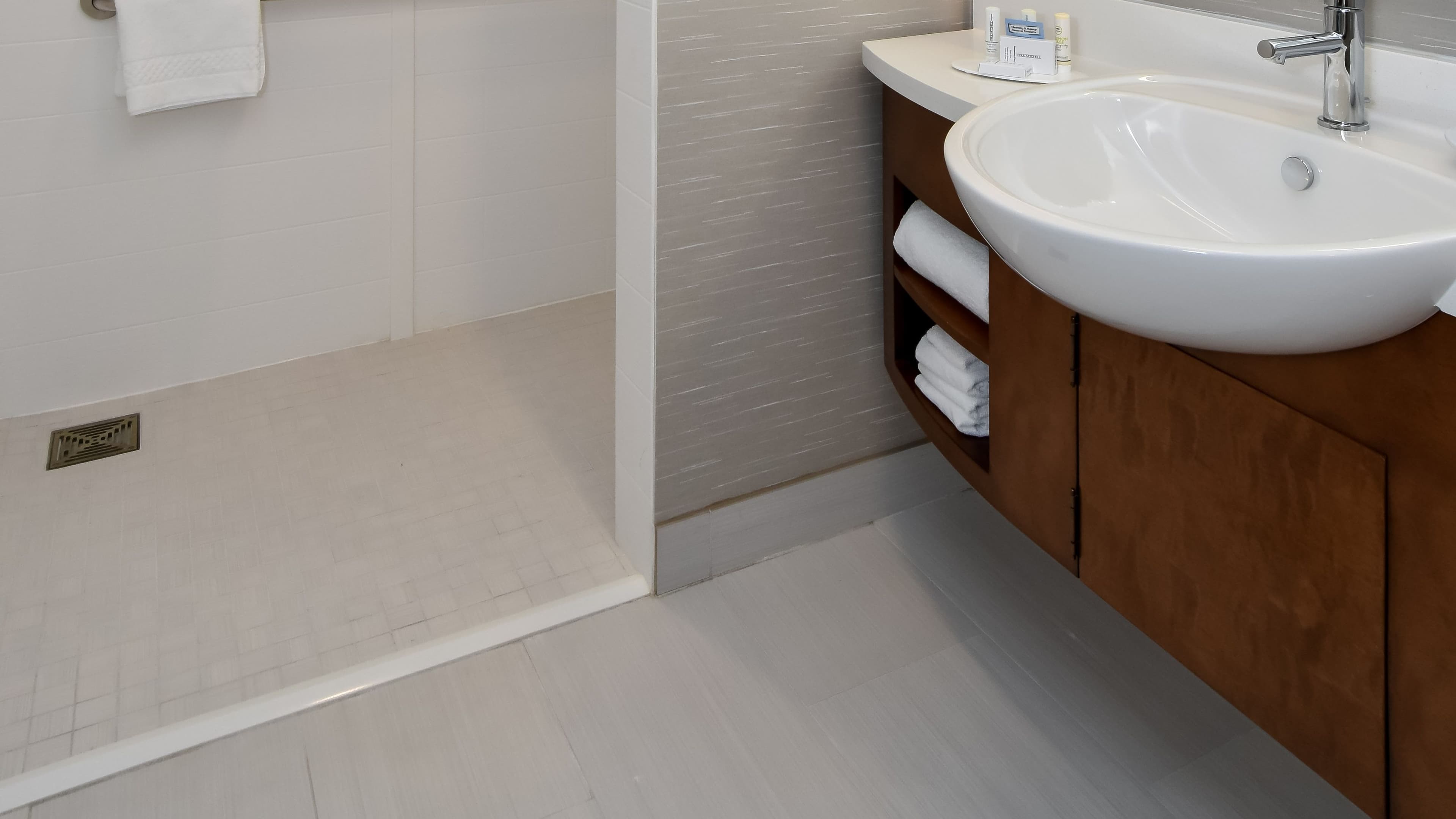 King Studio Suite - Image 5