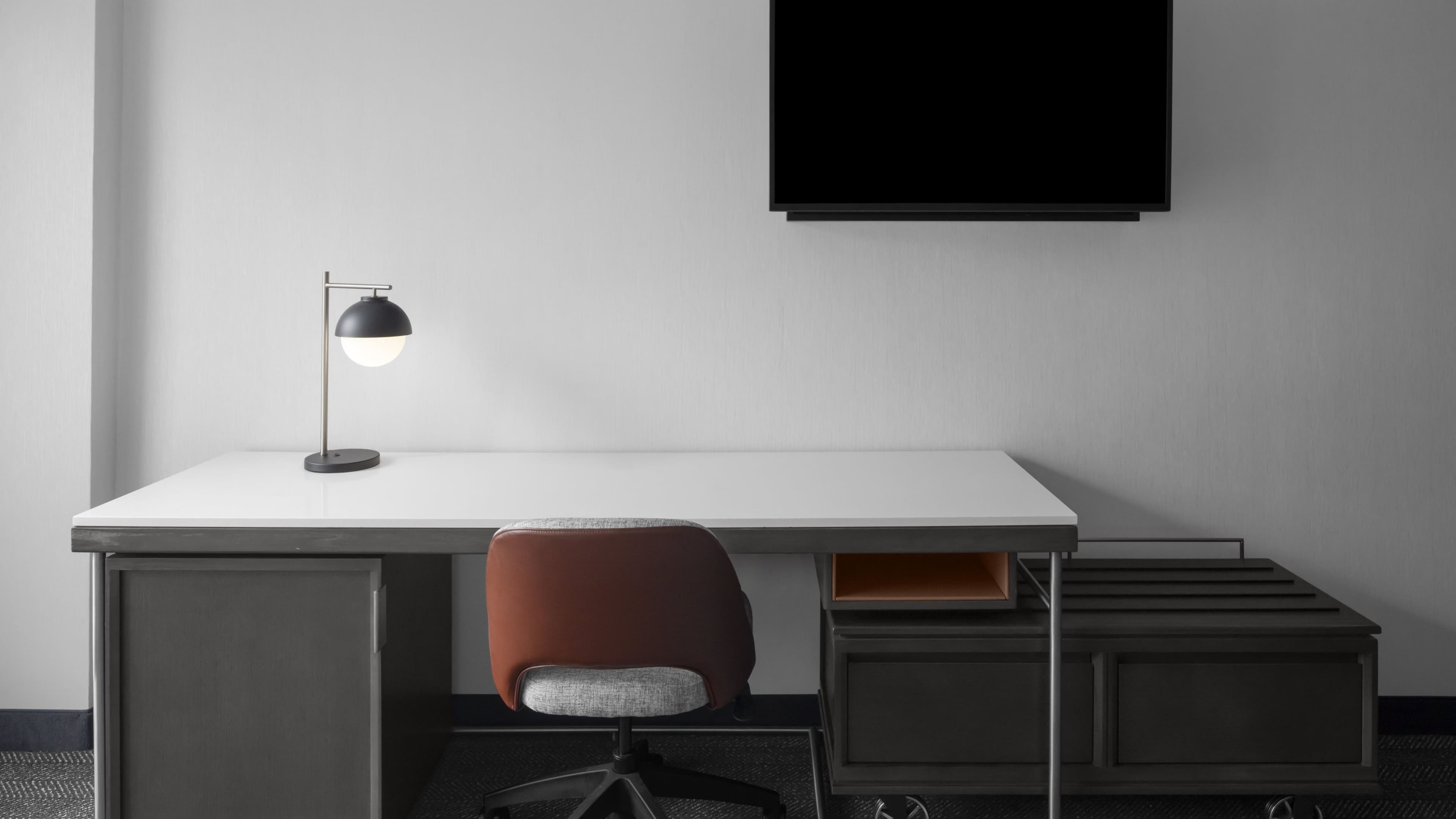 Newly Renovated 2 Queen - Image 3