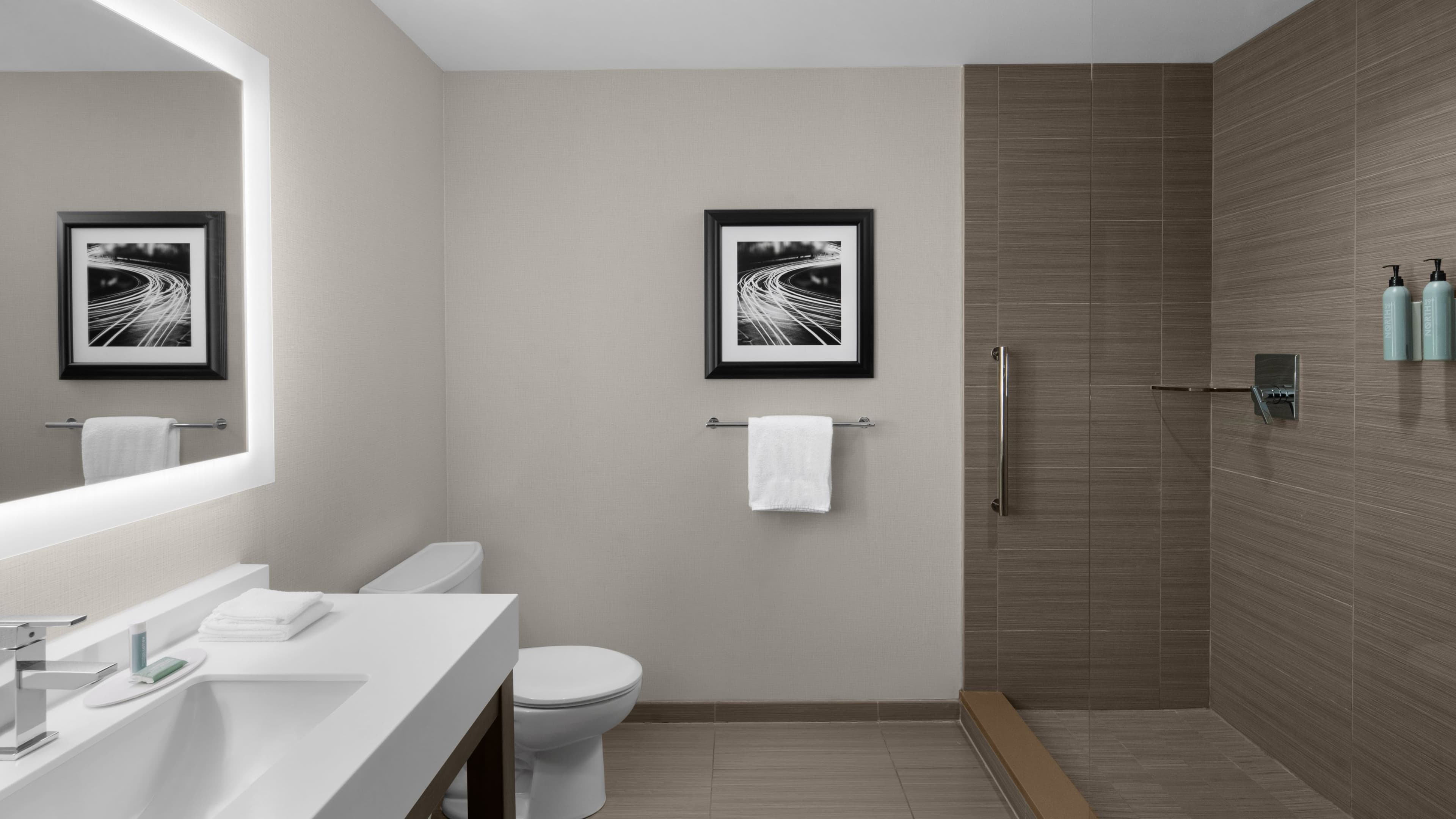 1 King Guest Room - Image 6