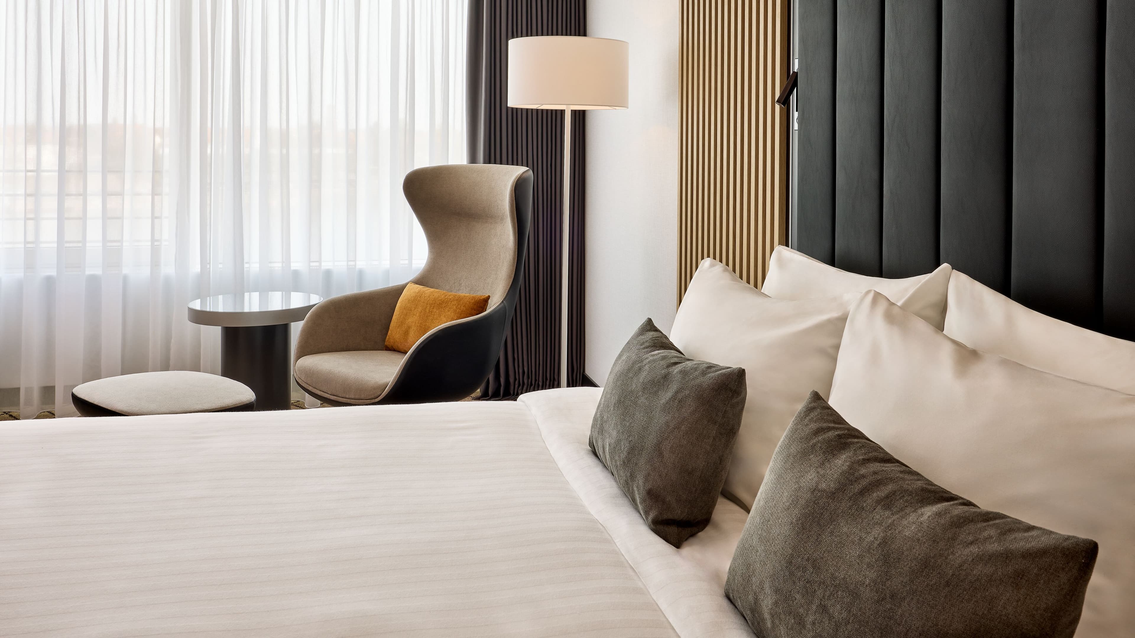 Stadium side room - Image 2