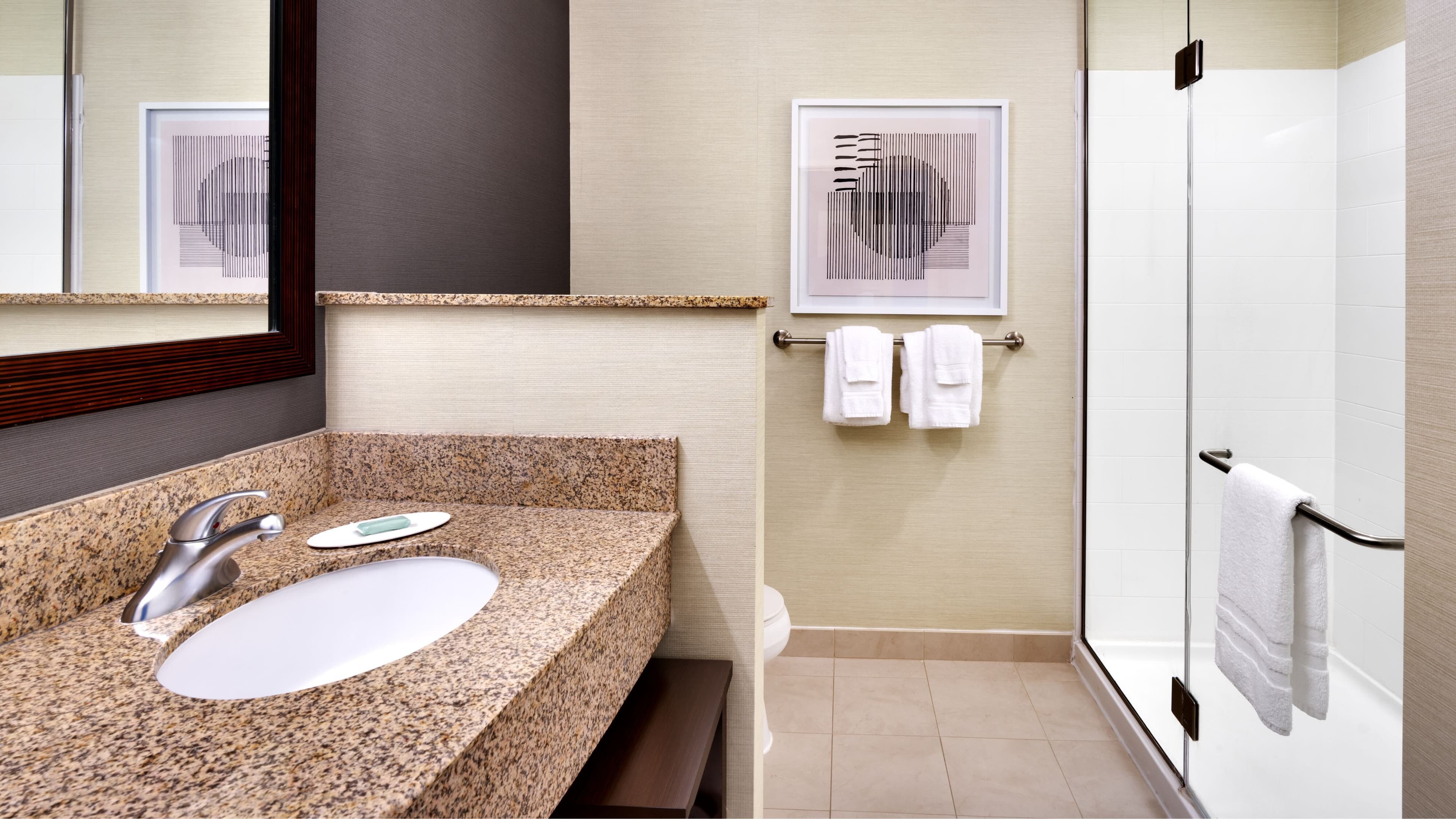 King Guest Room - Image 5