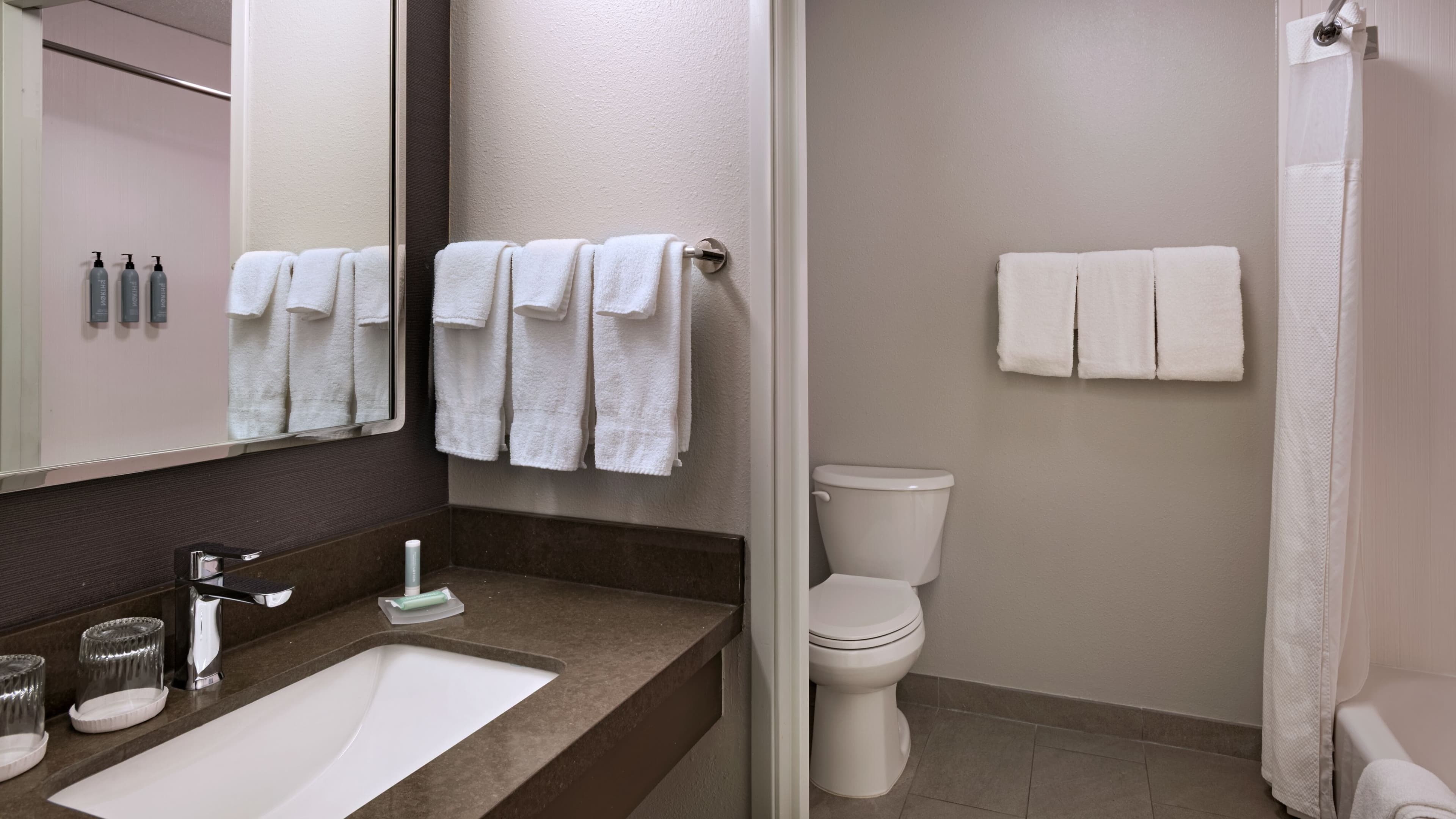 Two Double Guestroom - Image 3