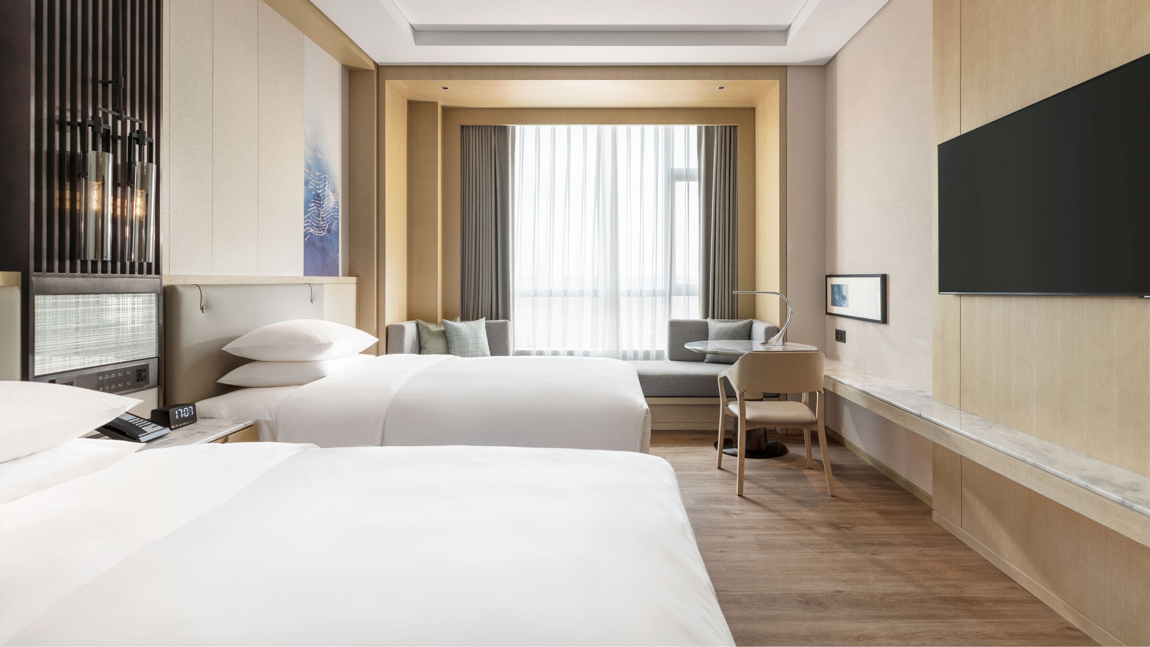 Courtyard Deluxe - Image 2