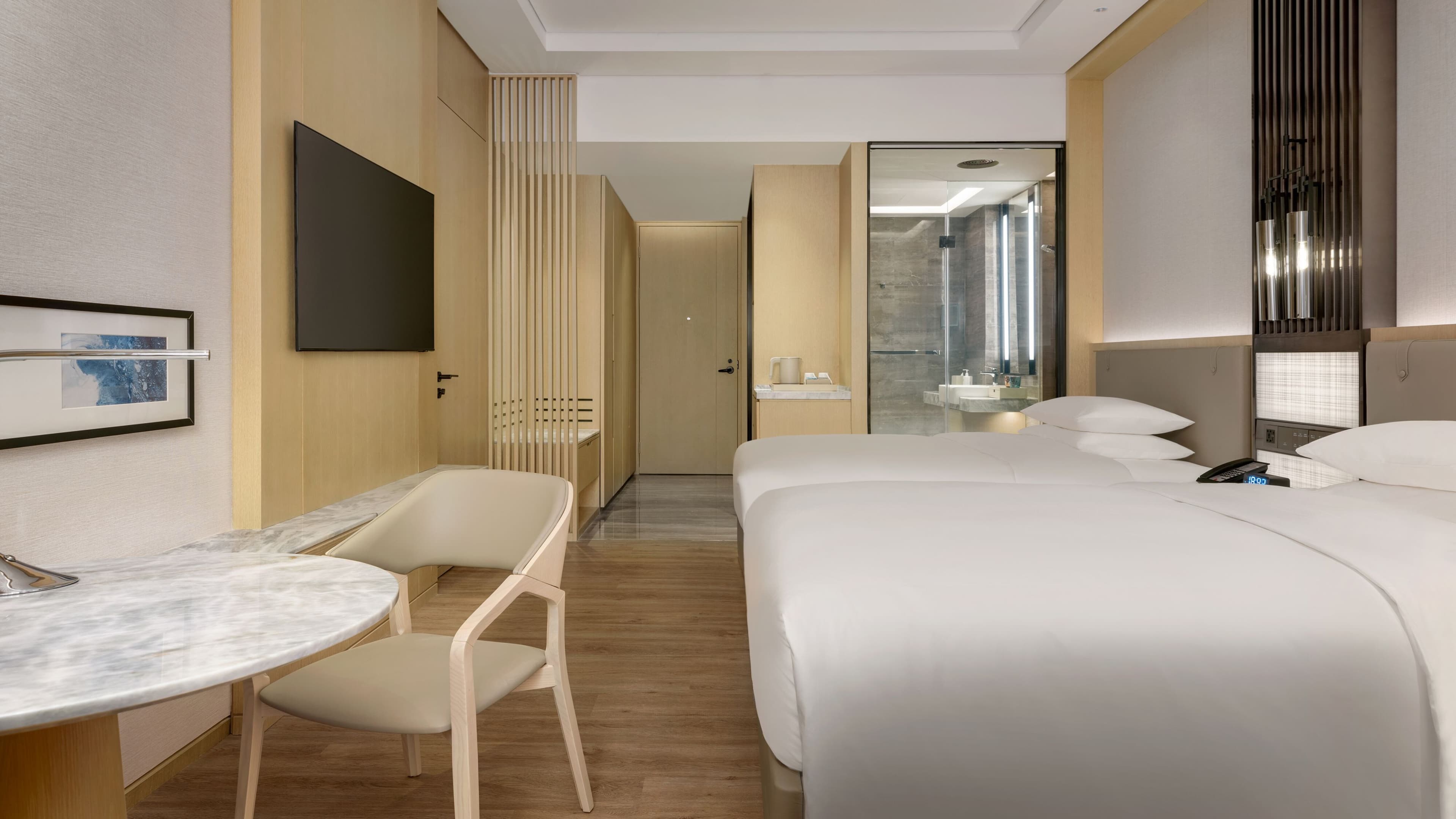 Courtyard Deluxe - Image 1