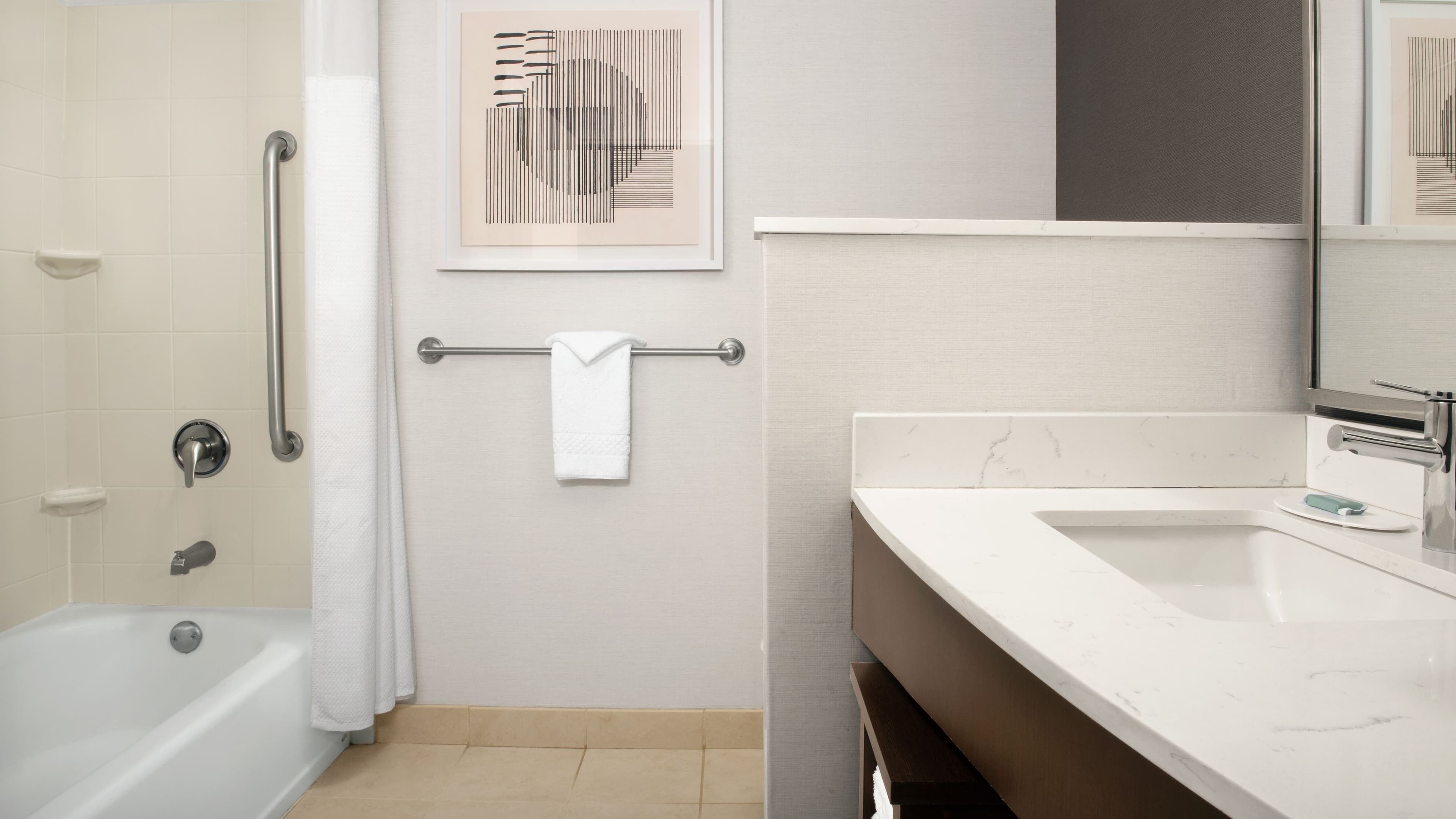 King Guest Room - Image 6