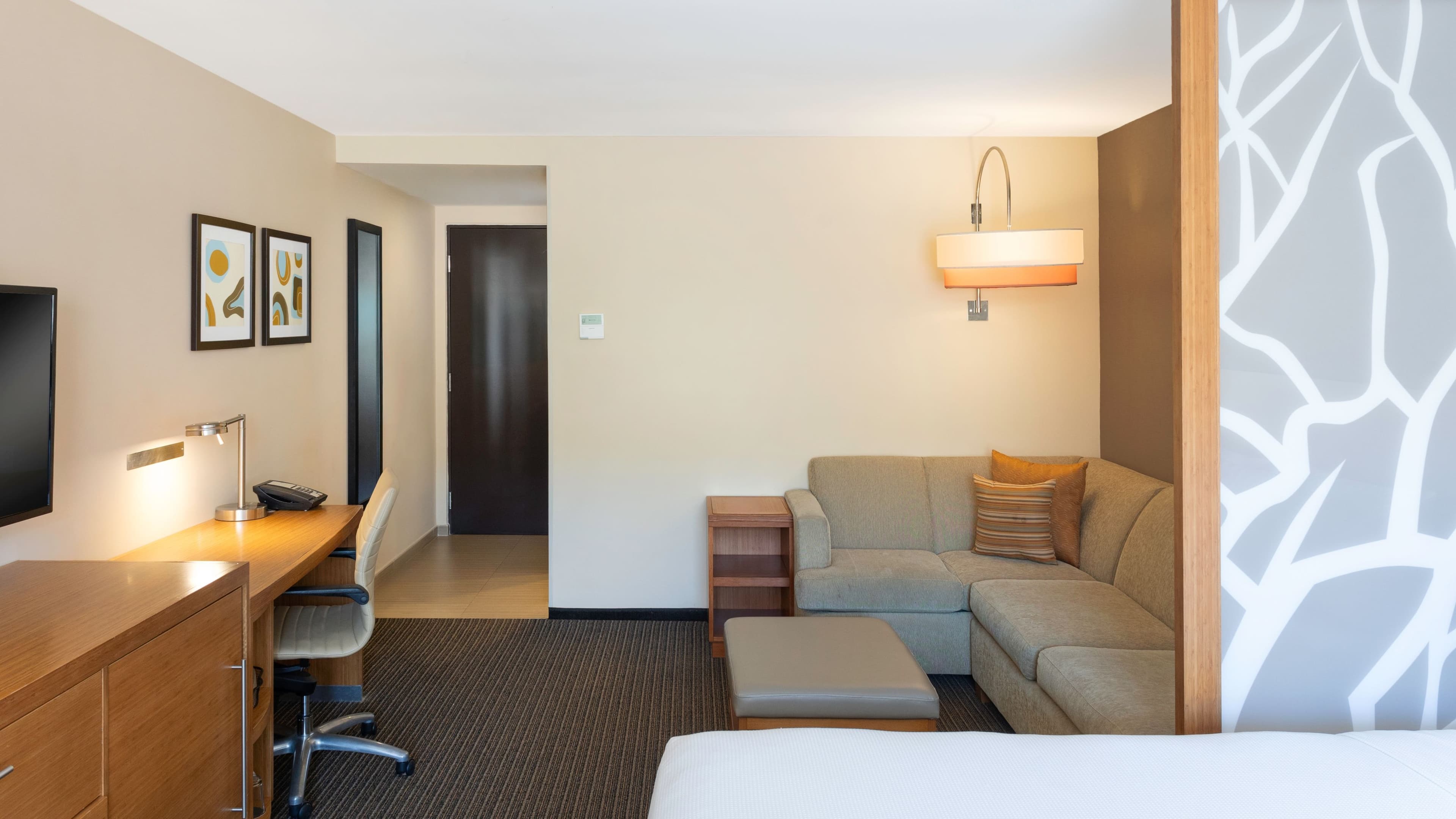 Deluxe Guest room - Image 8