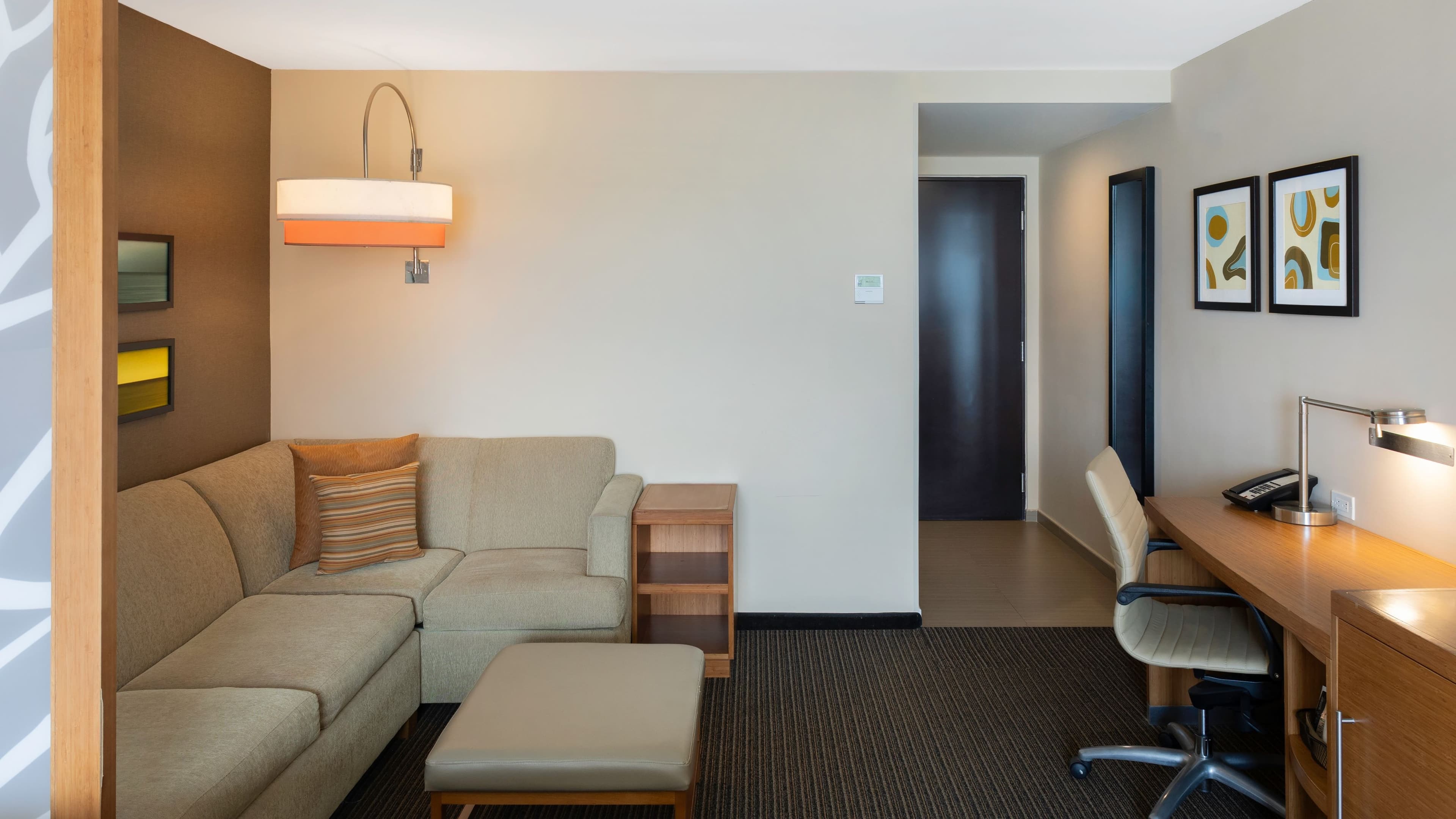 Deluxe Guest room - Image 7