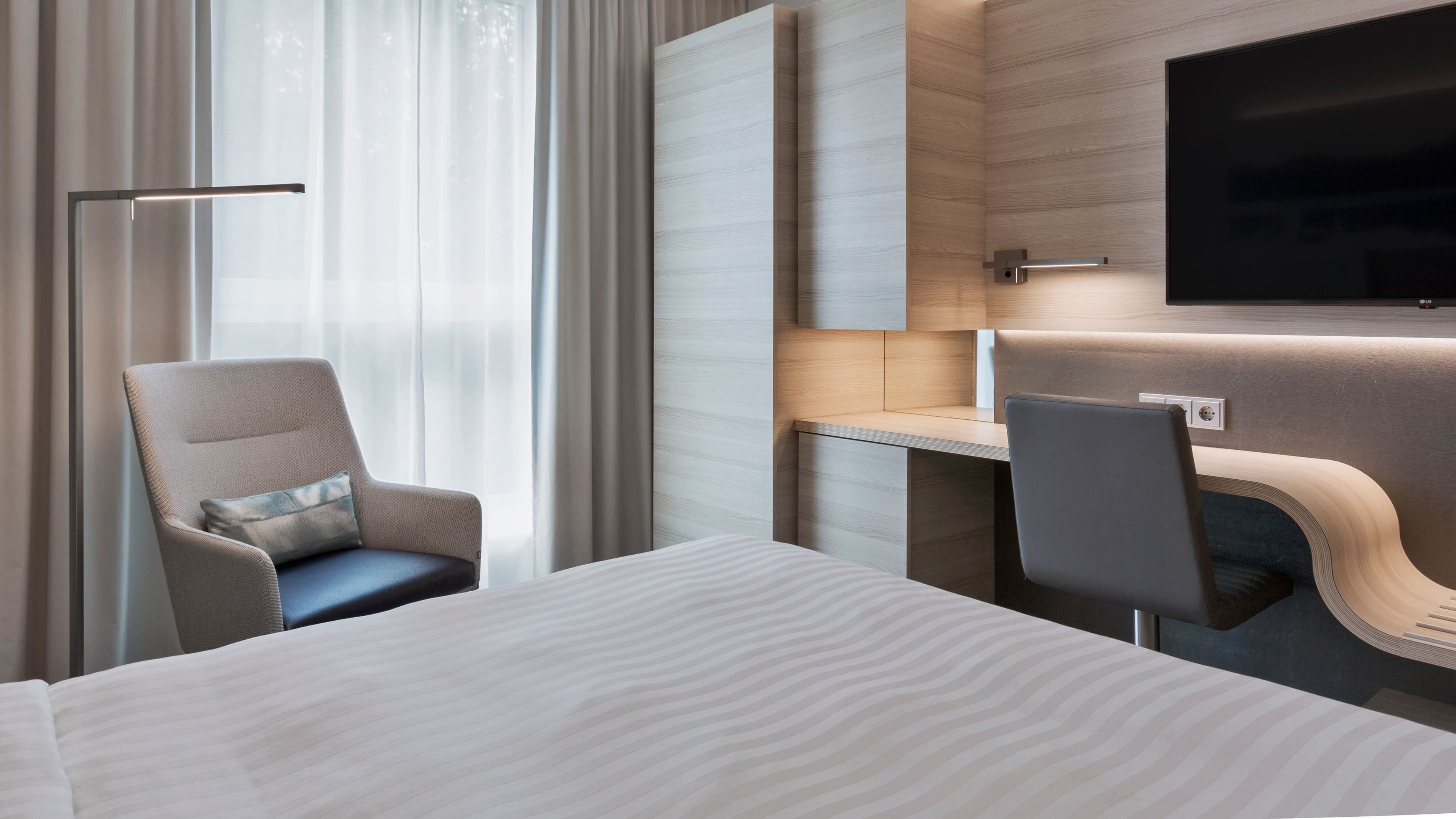 Deluxe Room - Image 3