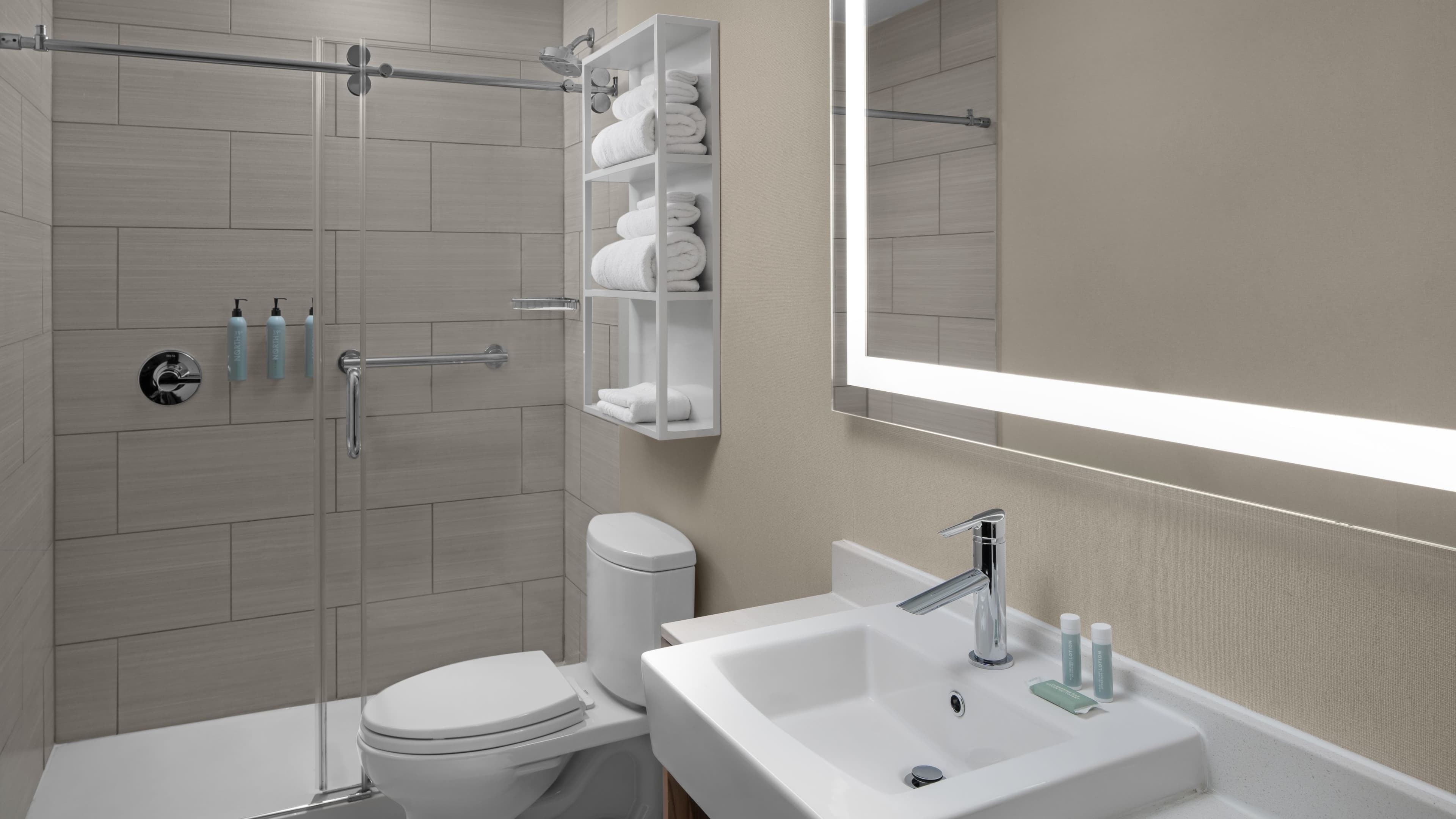 Double/Double Guest Room - Image 4