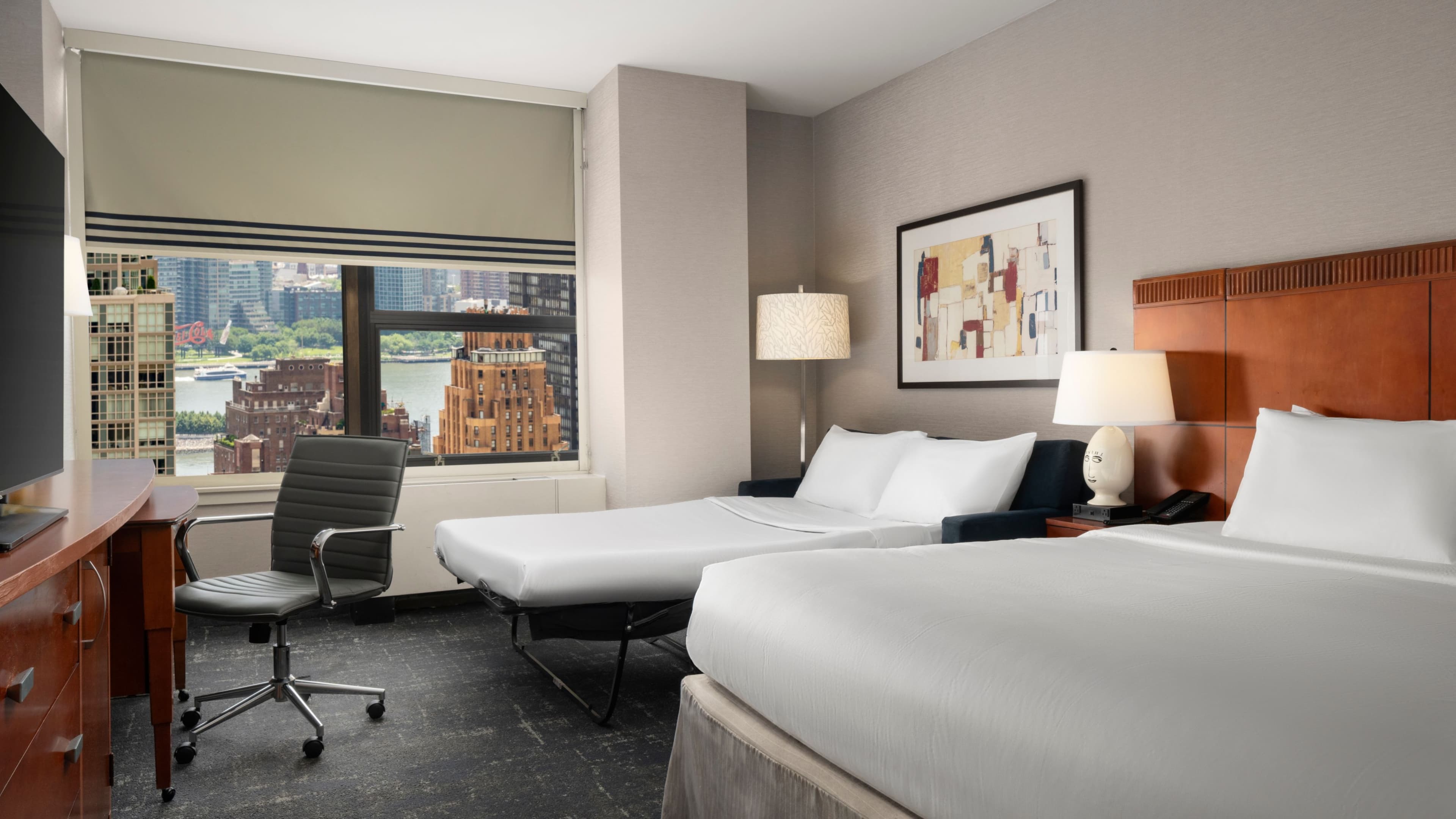 350 Sqft Large King Room - Image 2