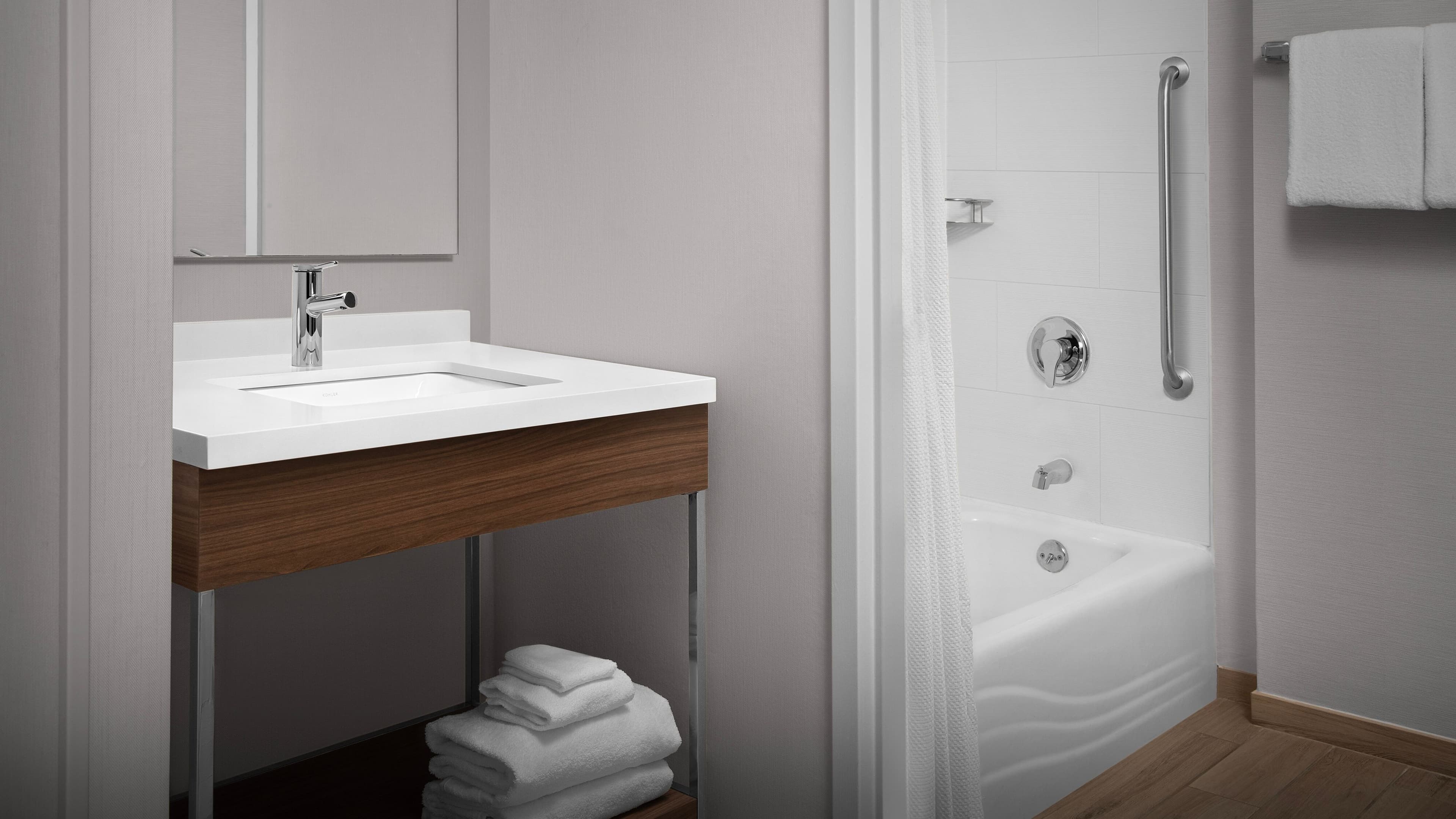 Deluxe Guest room - Image 5