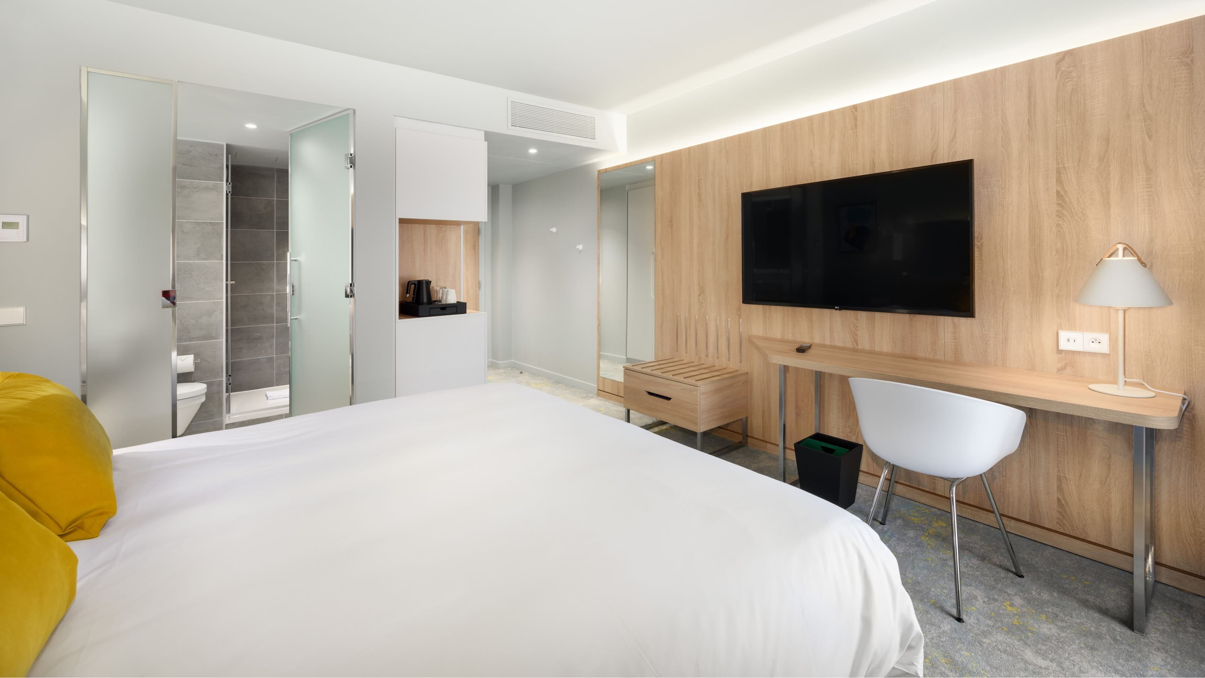 Deluxe Room - Image 4