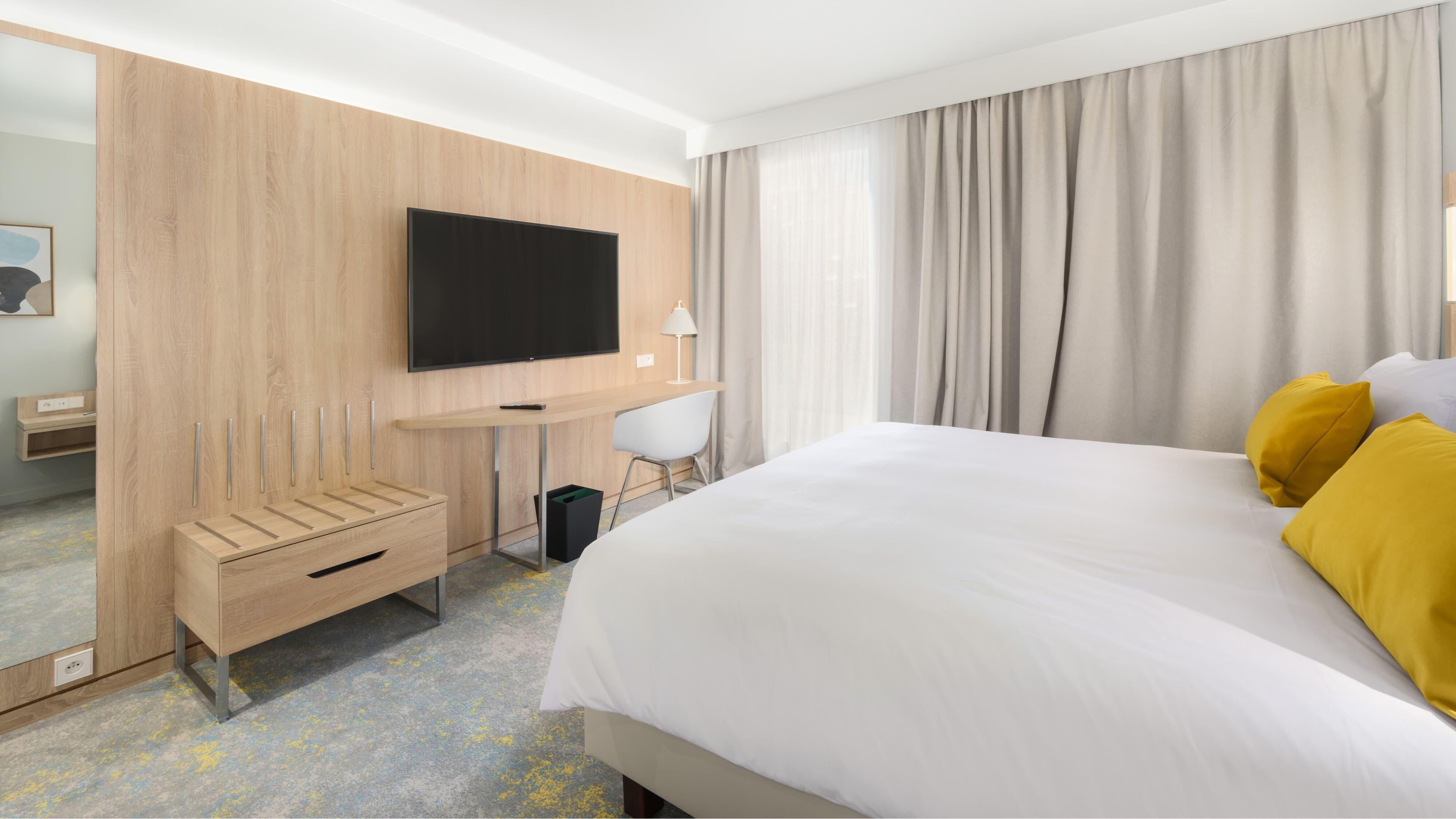 Deluxe Room - Image 3