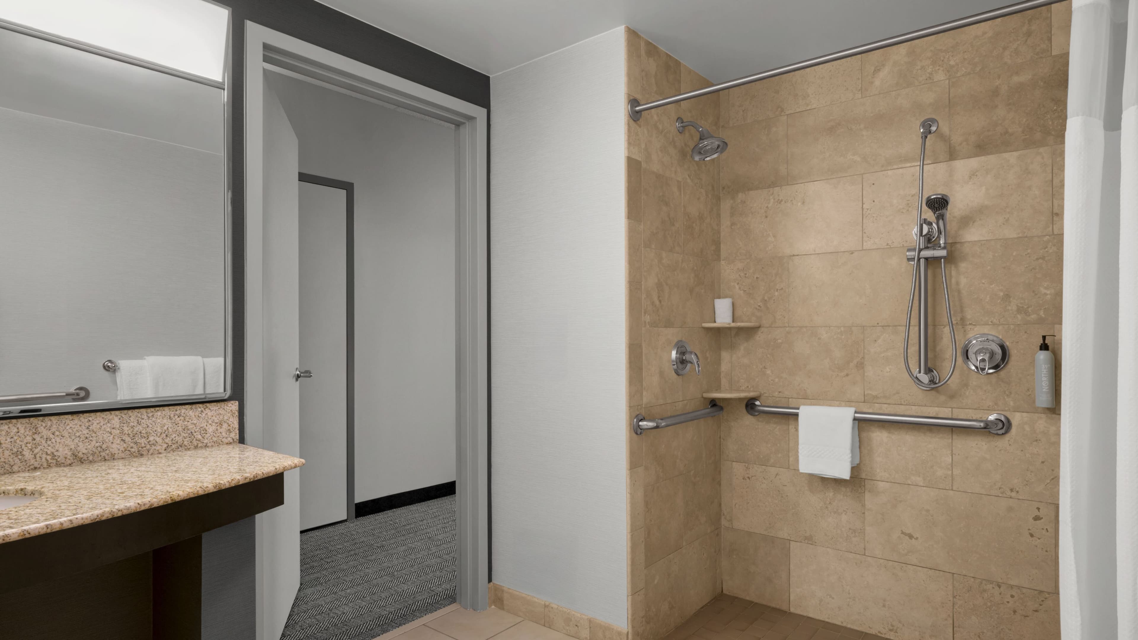 Queen Queen Guest Room - Image 6