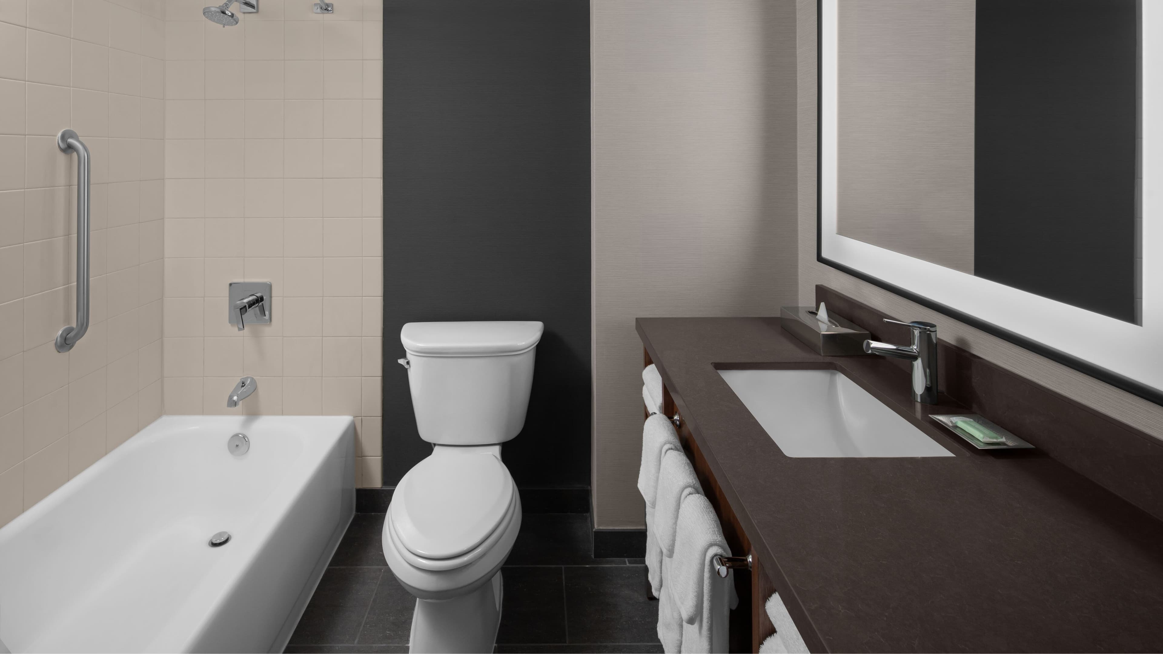 King Guest Room - Image 5