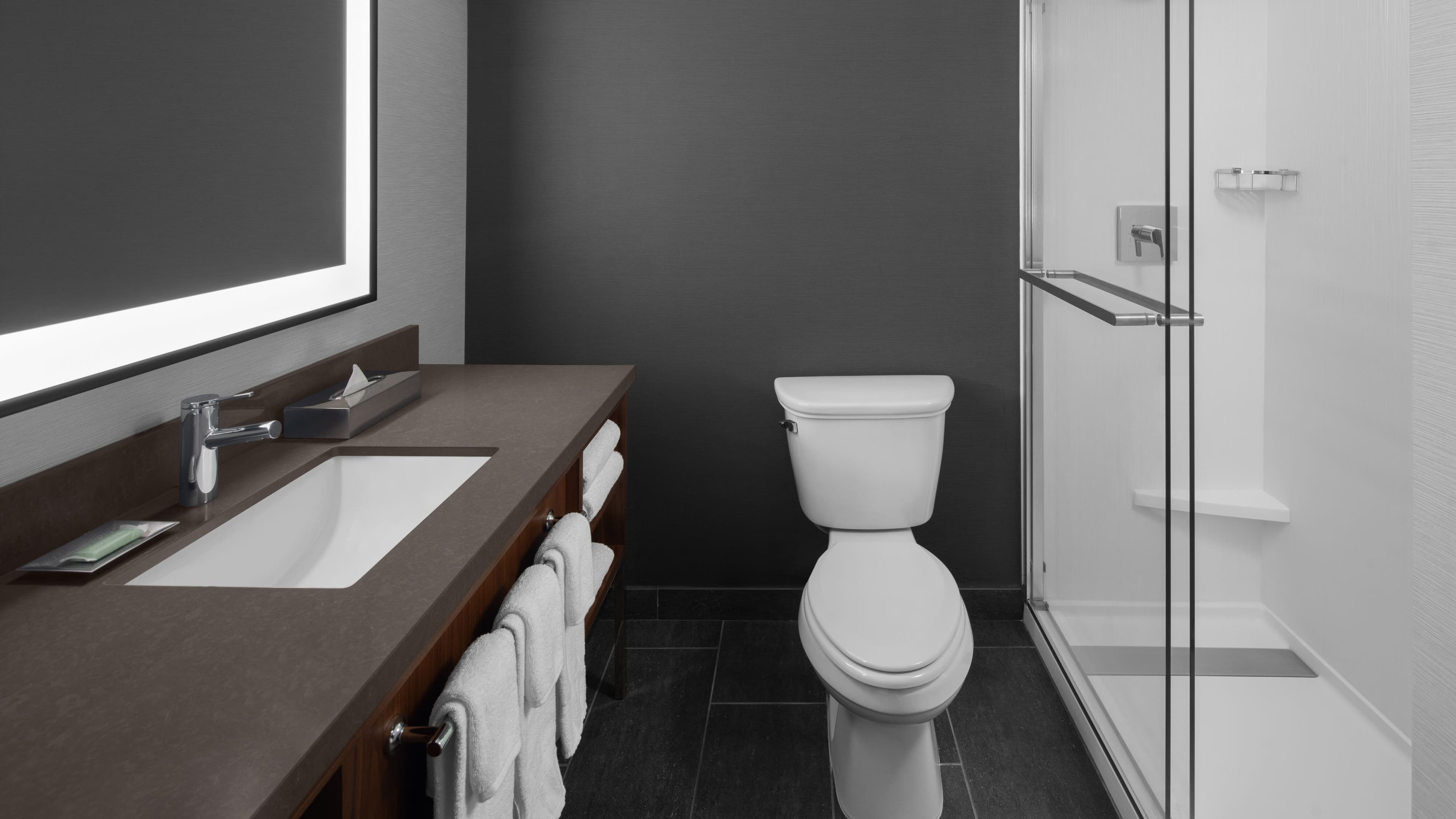 King Guest Room - Image 6