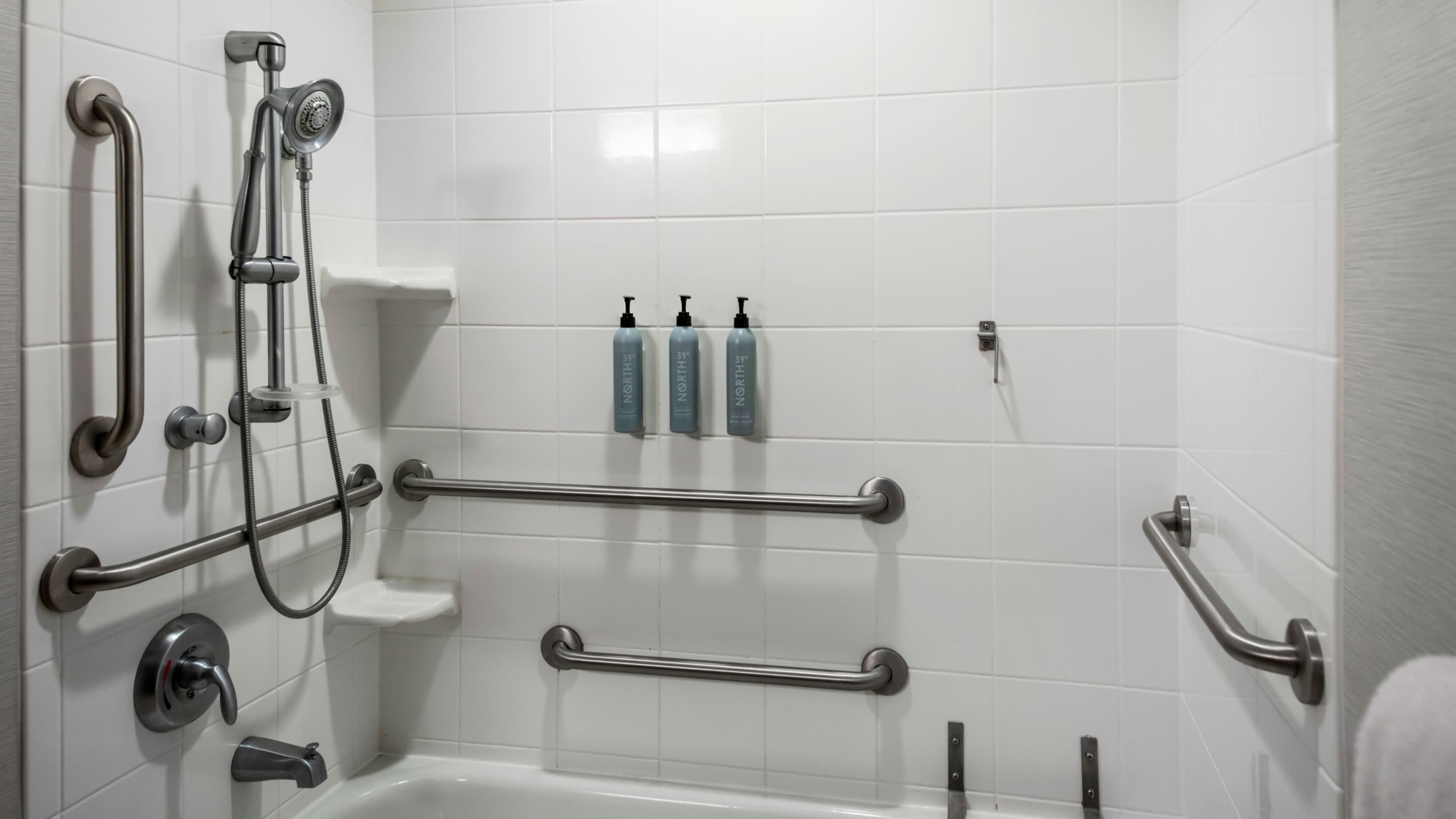 Double Queen Guest Room - Image 4