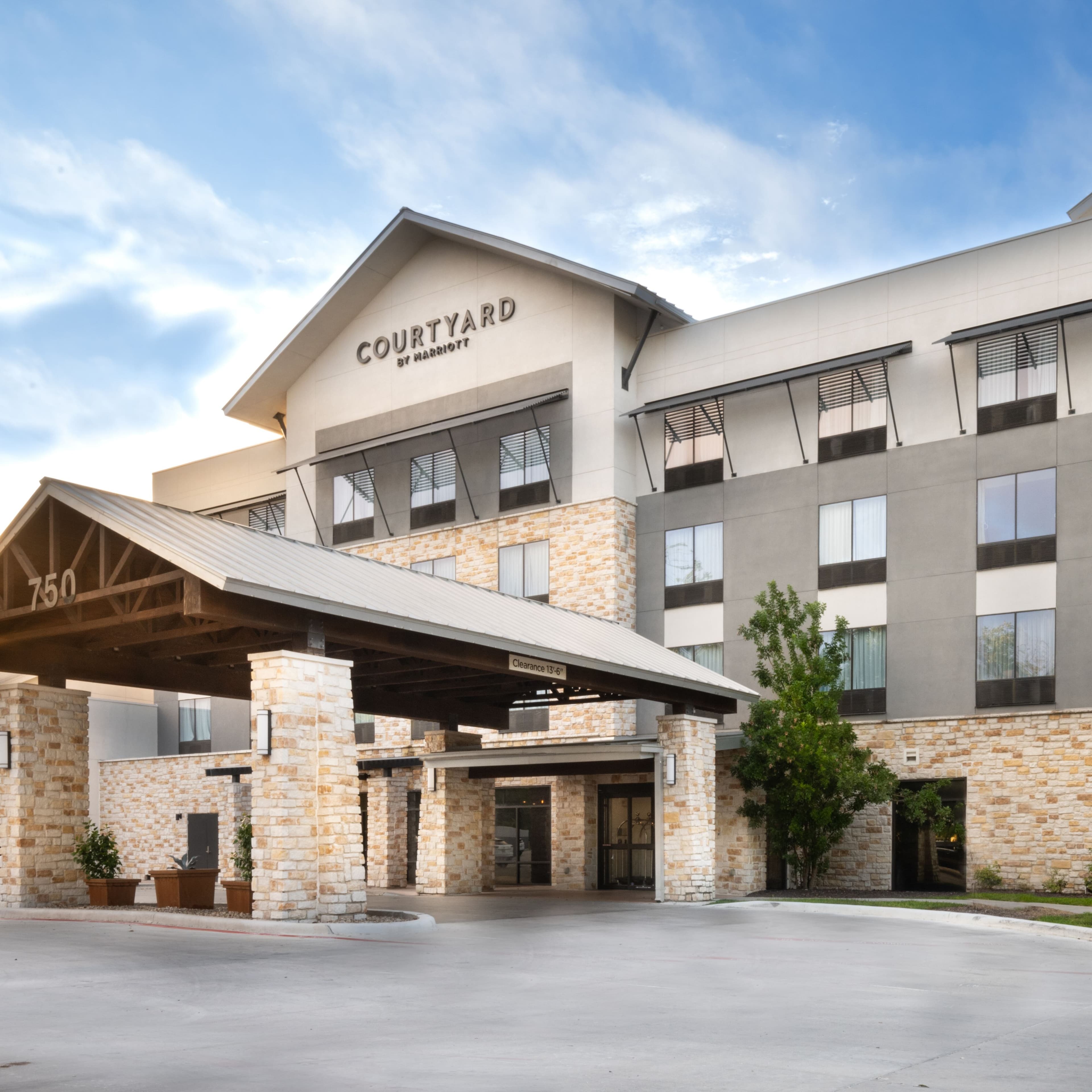 Courtyard New Braunfels River Village