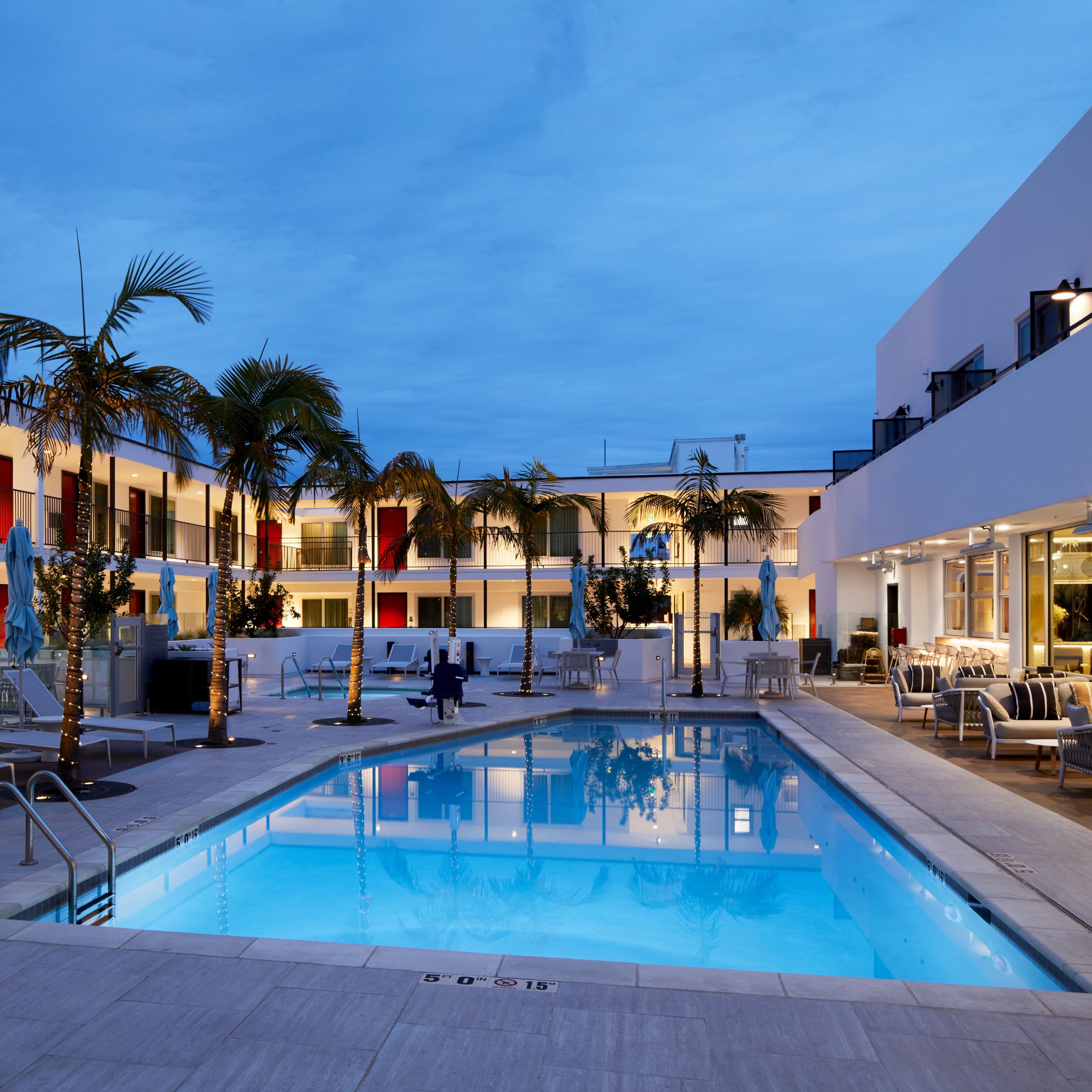 Courtyard Santa Barbara Downtown