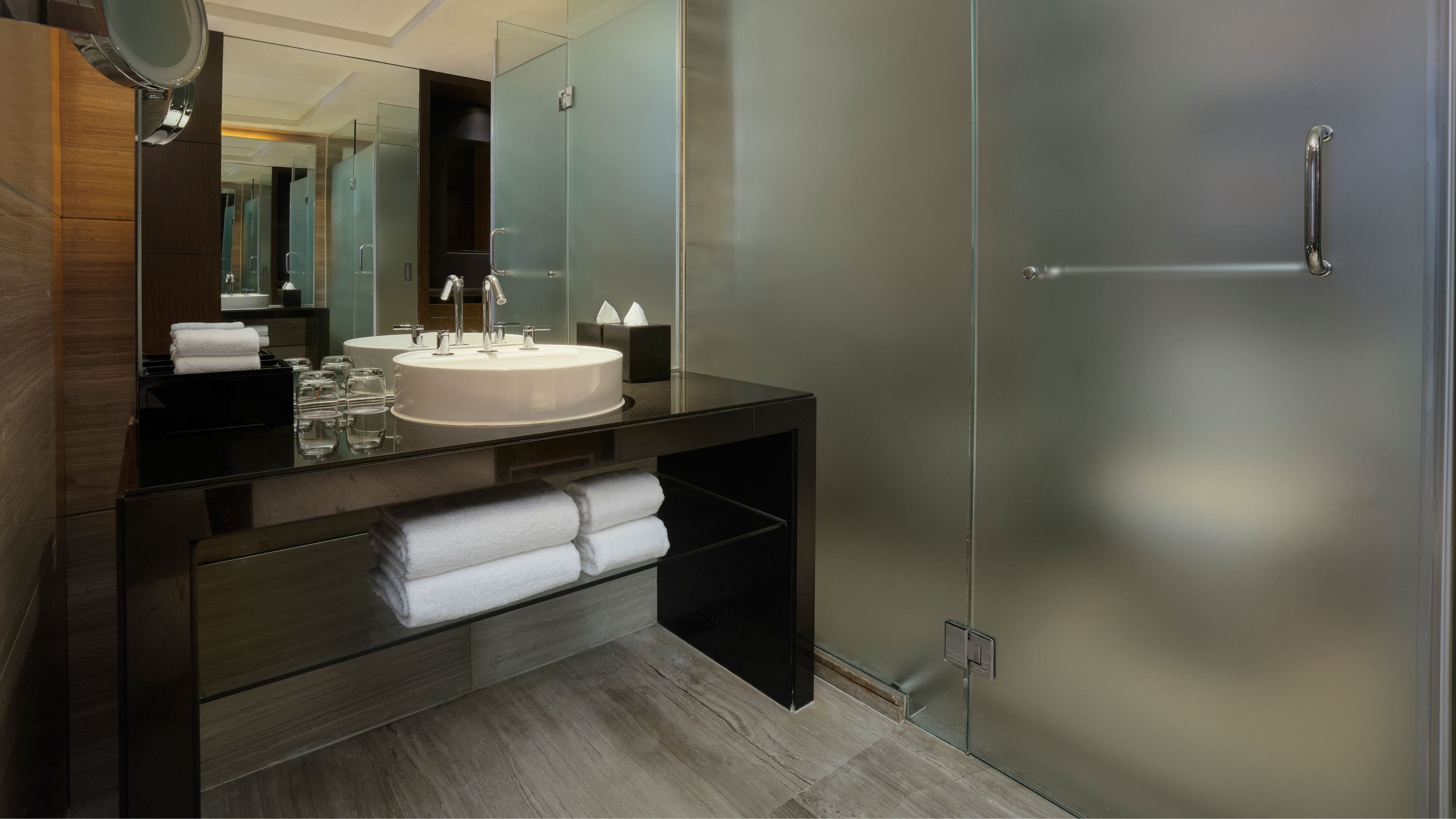 Deluxe Room - Image 2