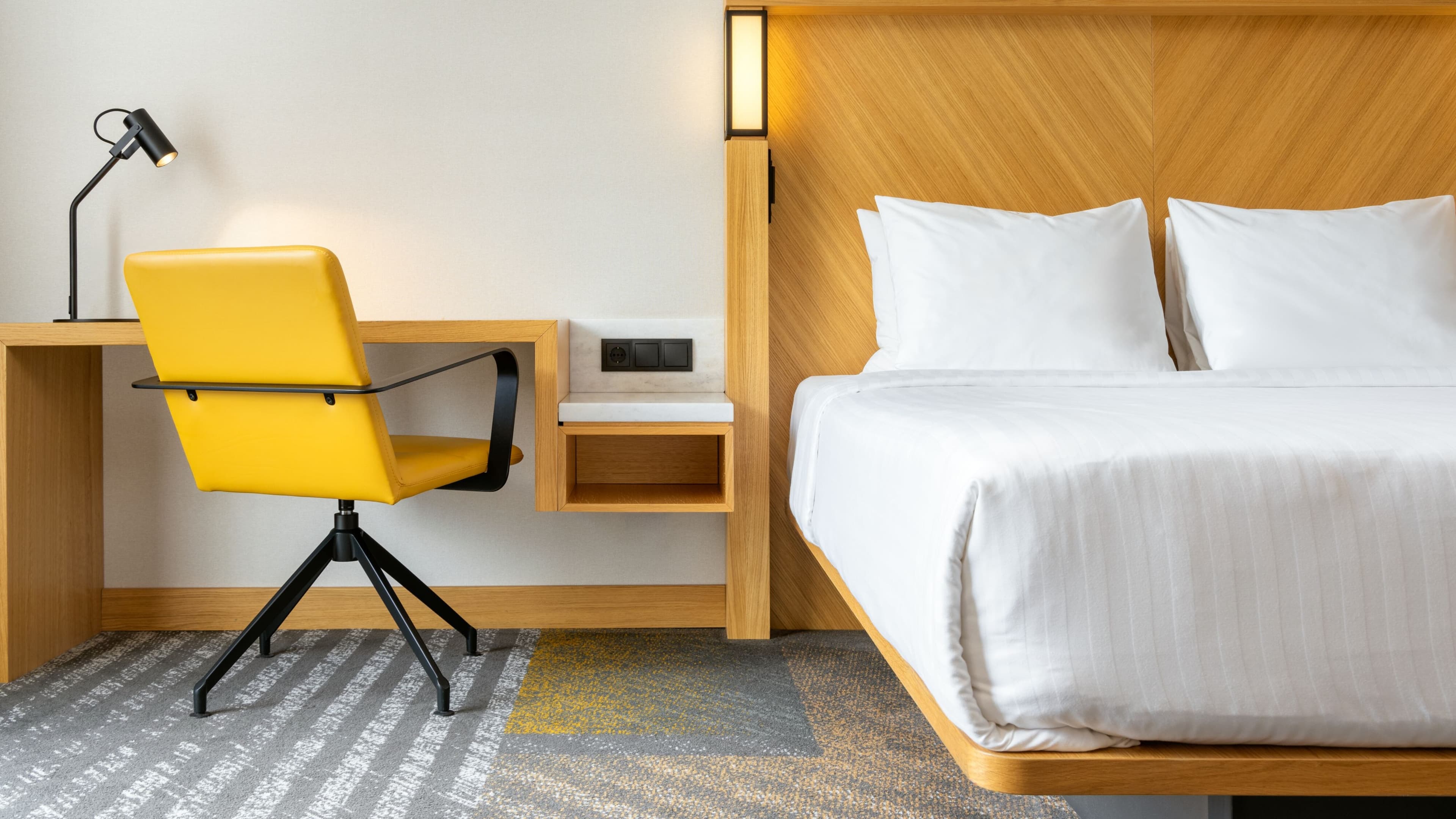 Deluxe King Room - Image 2