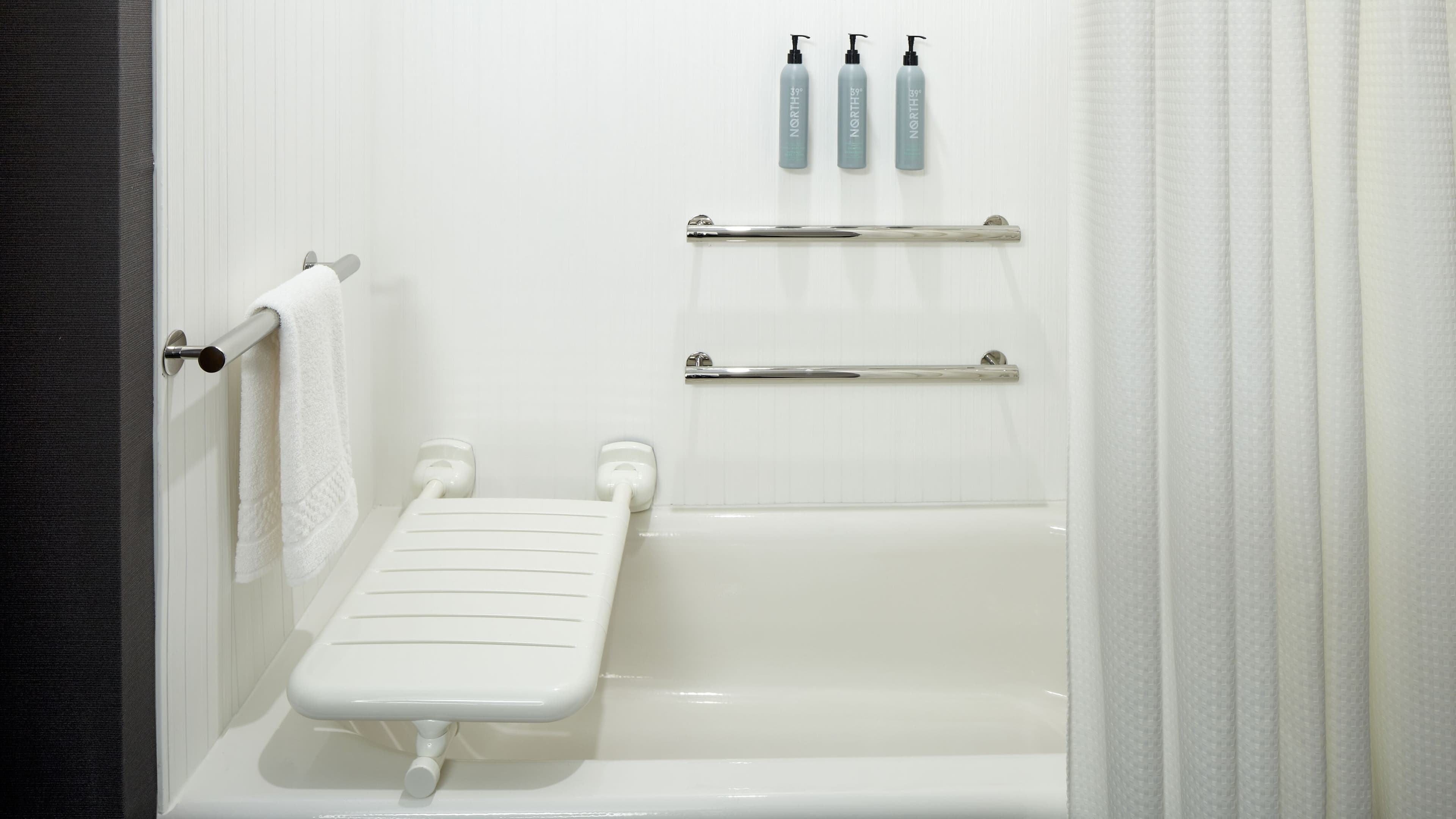 King Standard bedroom - Image 5