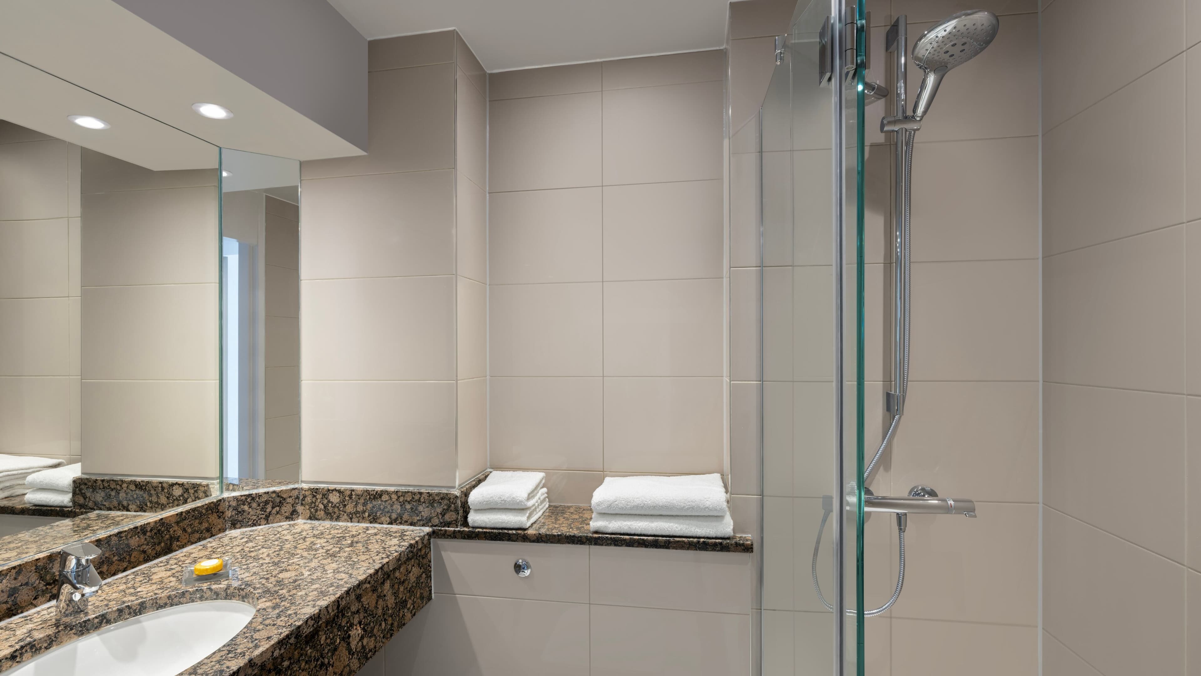 Deluxe Room - Image 4