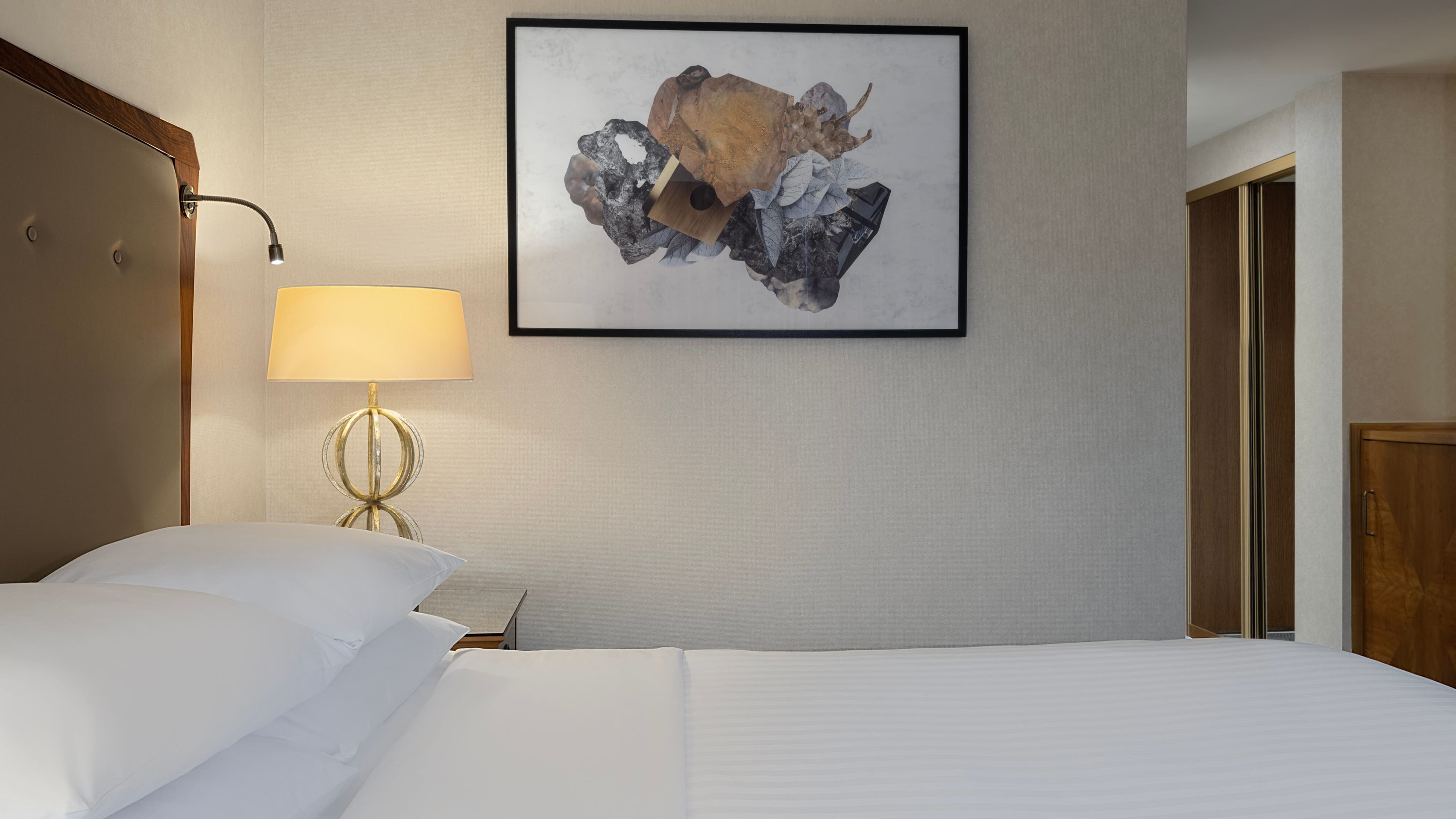 Deluxe Room - Image 3