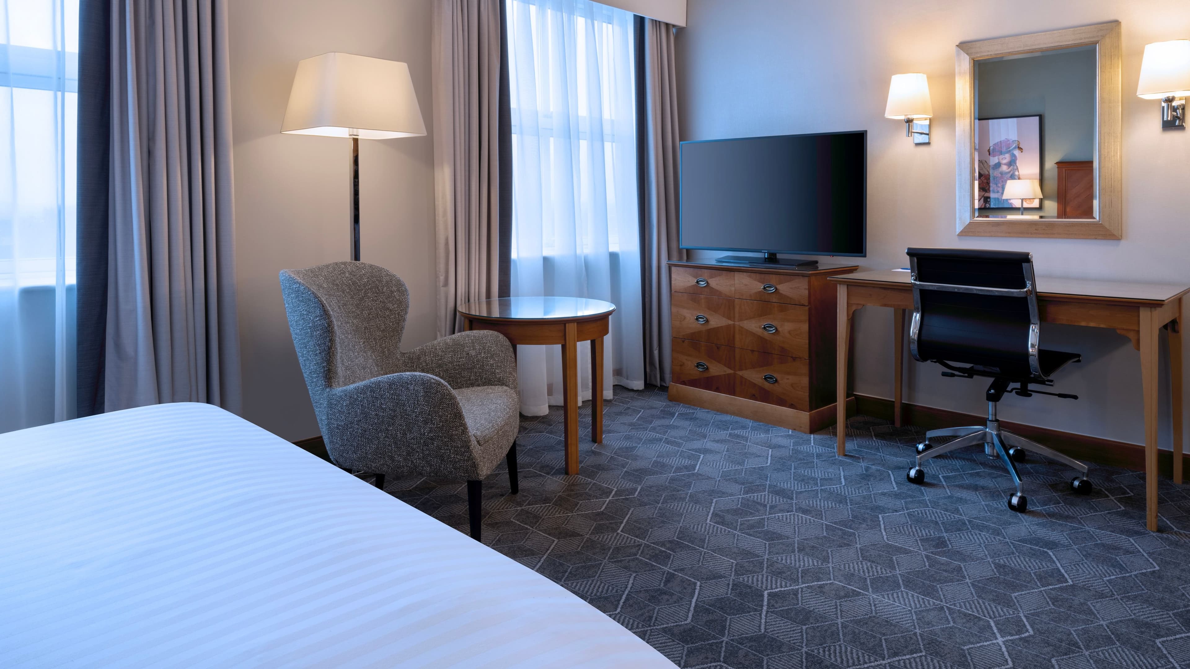 Deluxe Room - Image 3